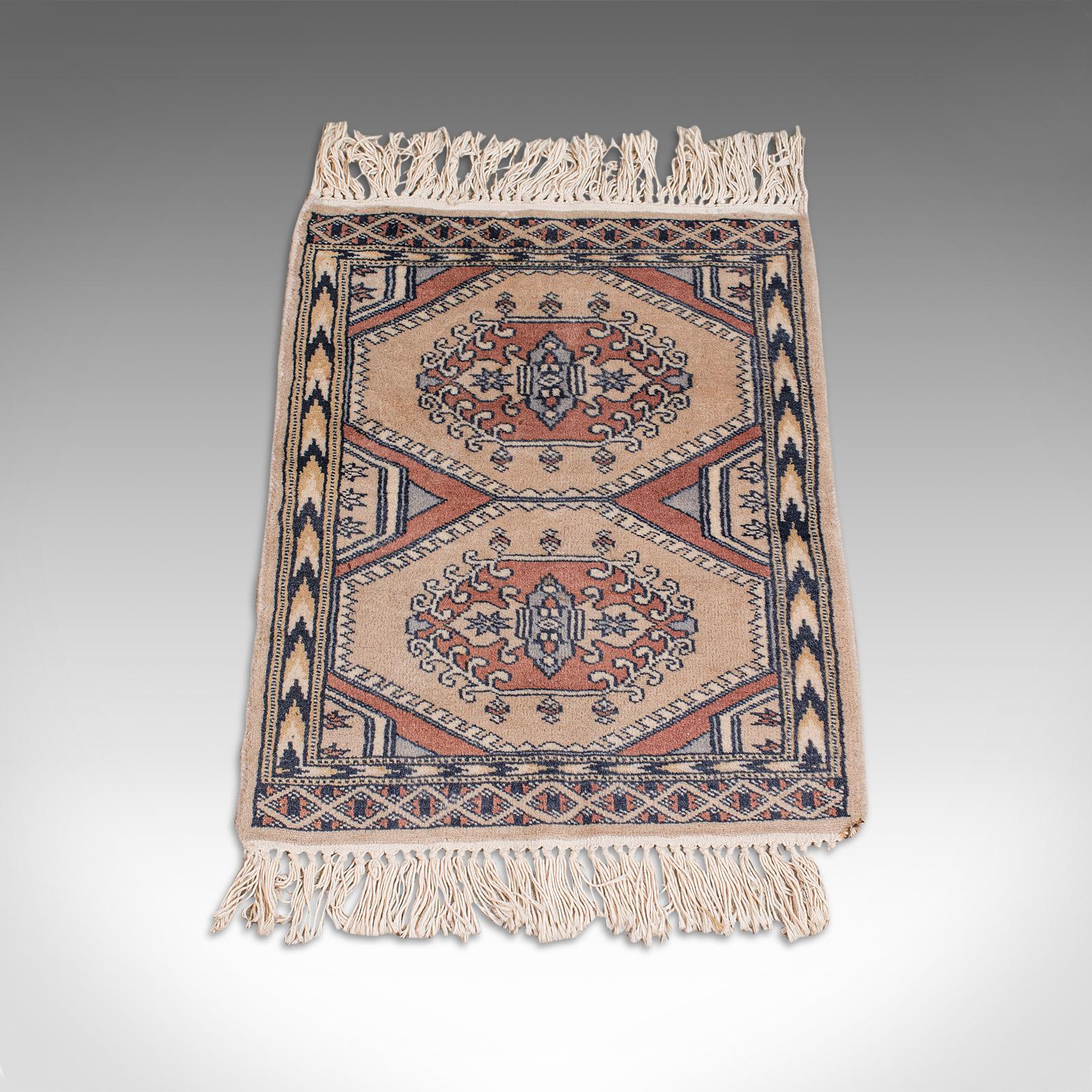 Small Vintage Hamadan Rug, Persian, Woollen, Hall, Prayer, Mat, Mid-20th Century For Sale 1