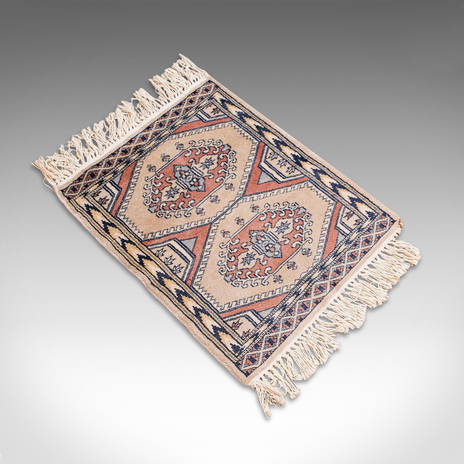 Small Vintage Hamadan Rug, Persian, Woollen, Hall, Prayer, Mat, Mid-20th Century For Sale 2