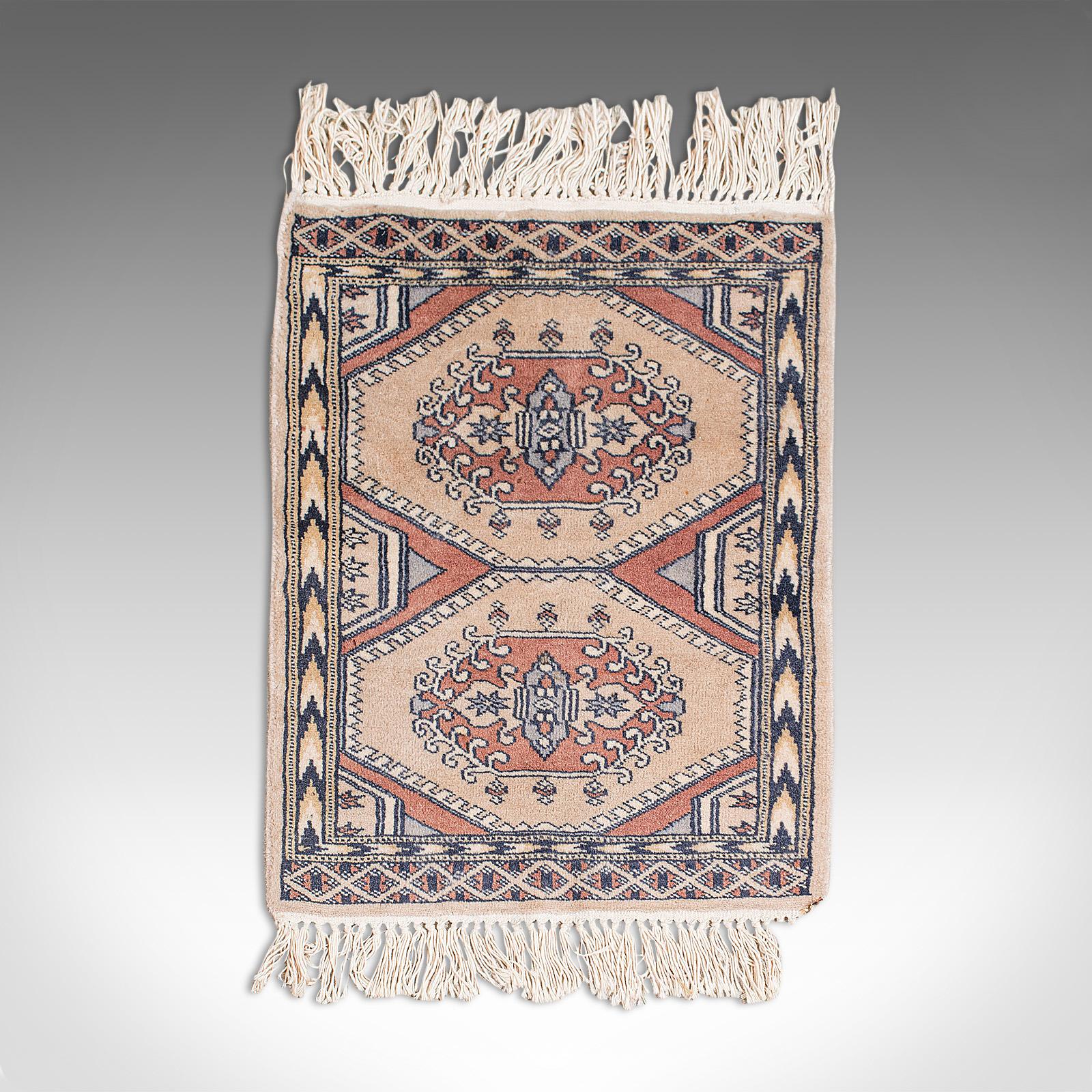 Small Vintage Hamadan Rug, Persian, Woollen, Hall, Prayer, Mat, Mid-20th Century For Sale 3