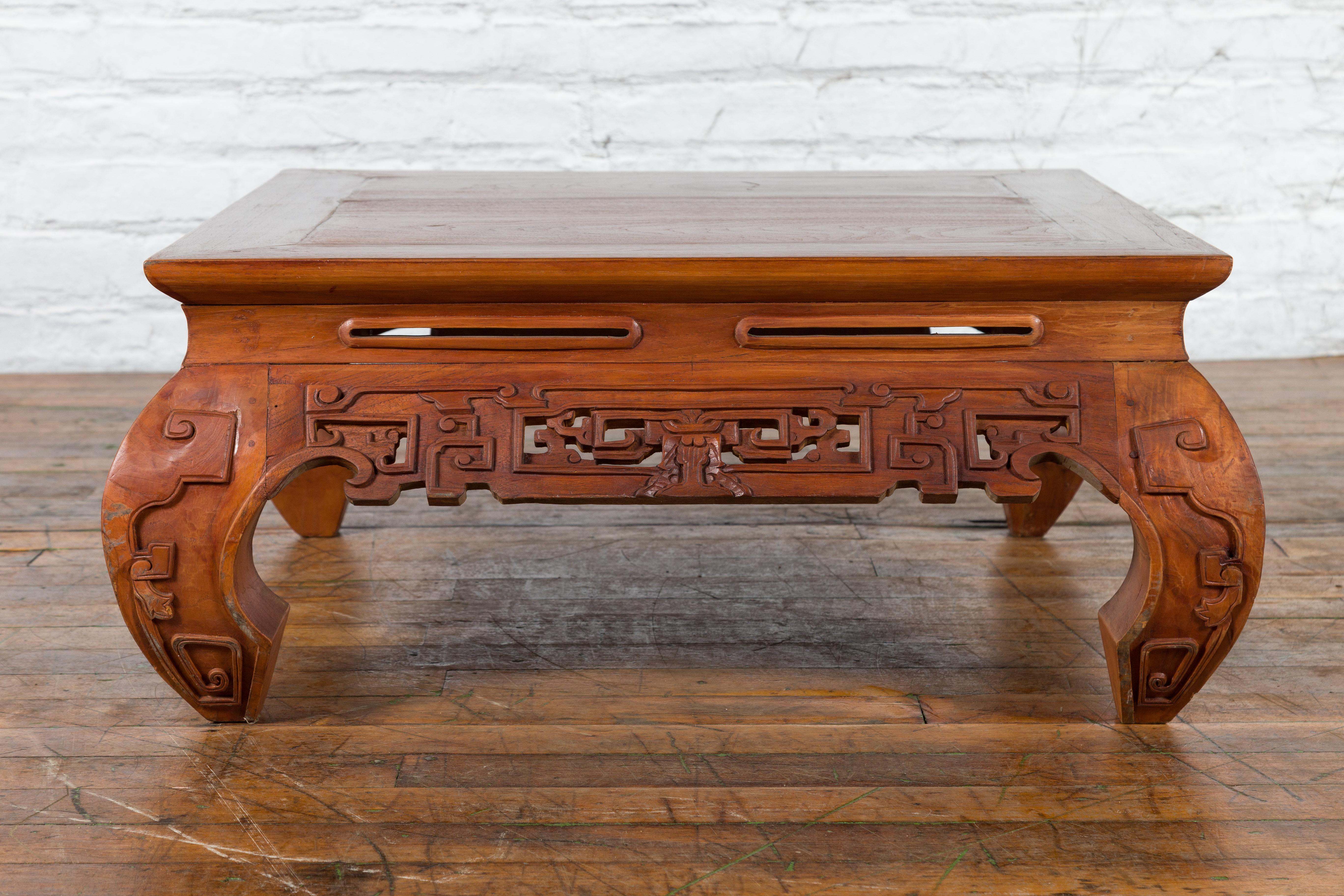 Small Vintage Indonesian Coffee Table with Scroll-Carved Apron and Chow Legs In Good Condition For Sale In Yonkers, NY