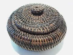 Pequeña cesta vintage indonesia con tapa - Finamente tejida - Siglo XX