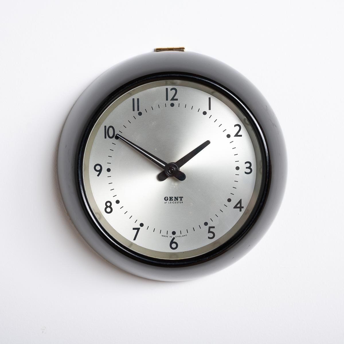 Small Vintage Industrial Bakelite Wall Clock by Gent of Leicester For Sale 9