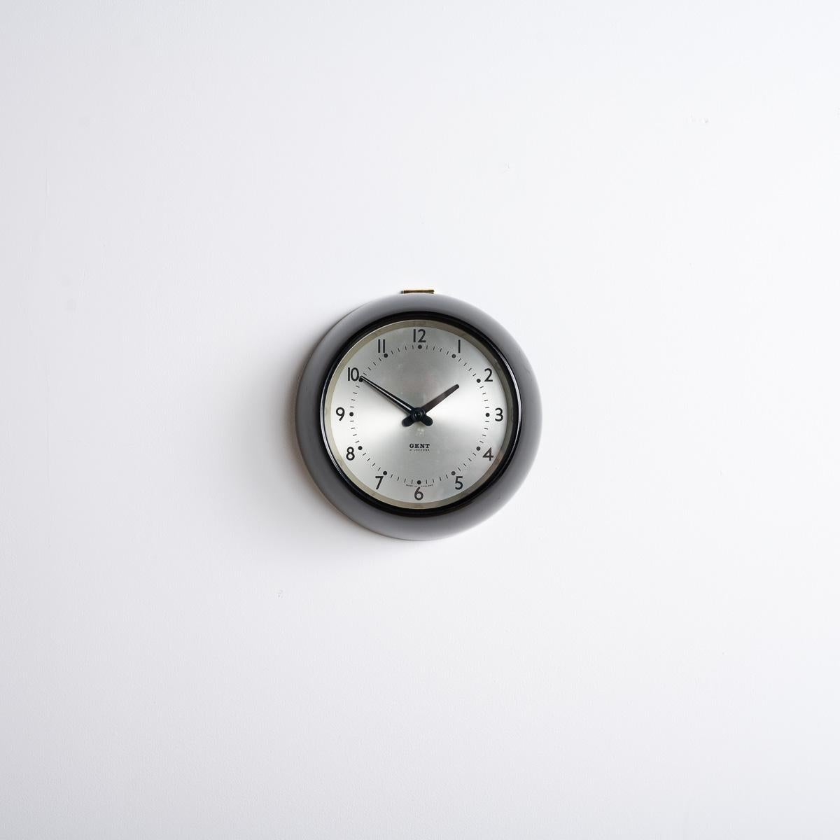 Small Vintage Industrial Bakelite Wall Clock by Gent of Leicester In Good Condition For Sale In Nottingham, GB