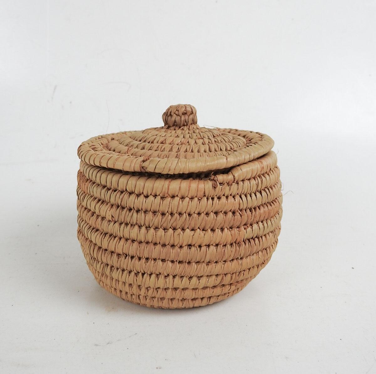 Small Native American coiled raffia lidded basket.  Nicely fitted lid with knob, no markings, very good condition.