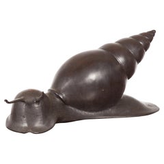 Pequeña escultura vintage de caracol de bronce fundido a la cera perdida con pátina oscura