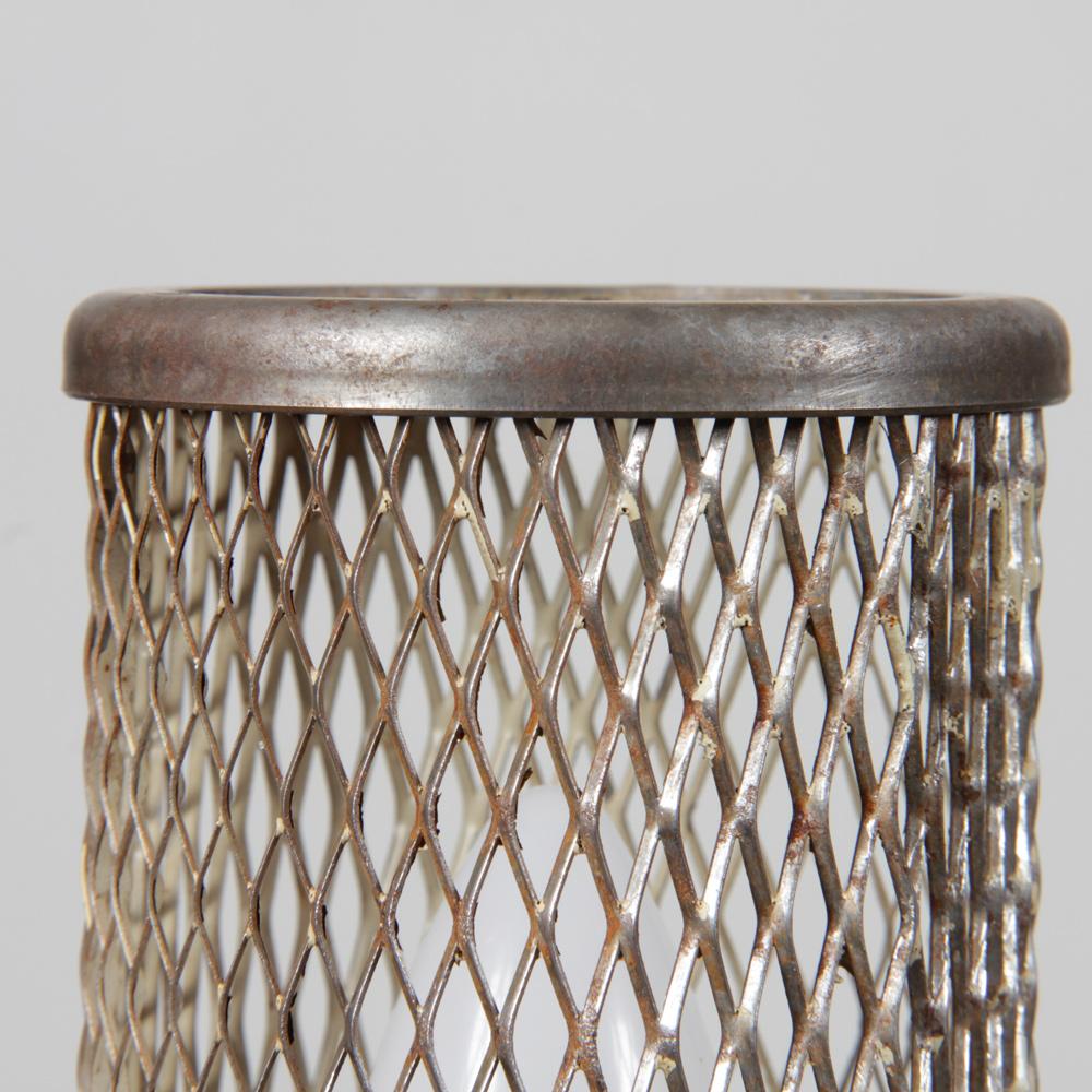 Kleine Vintage-Metall-Lampe, 1950er Jahre im Zustand „Gut“ im Angebot in MONTESSON, FR