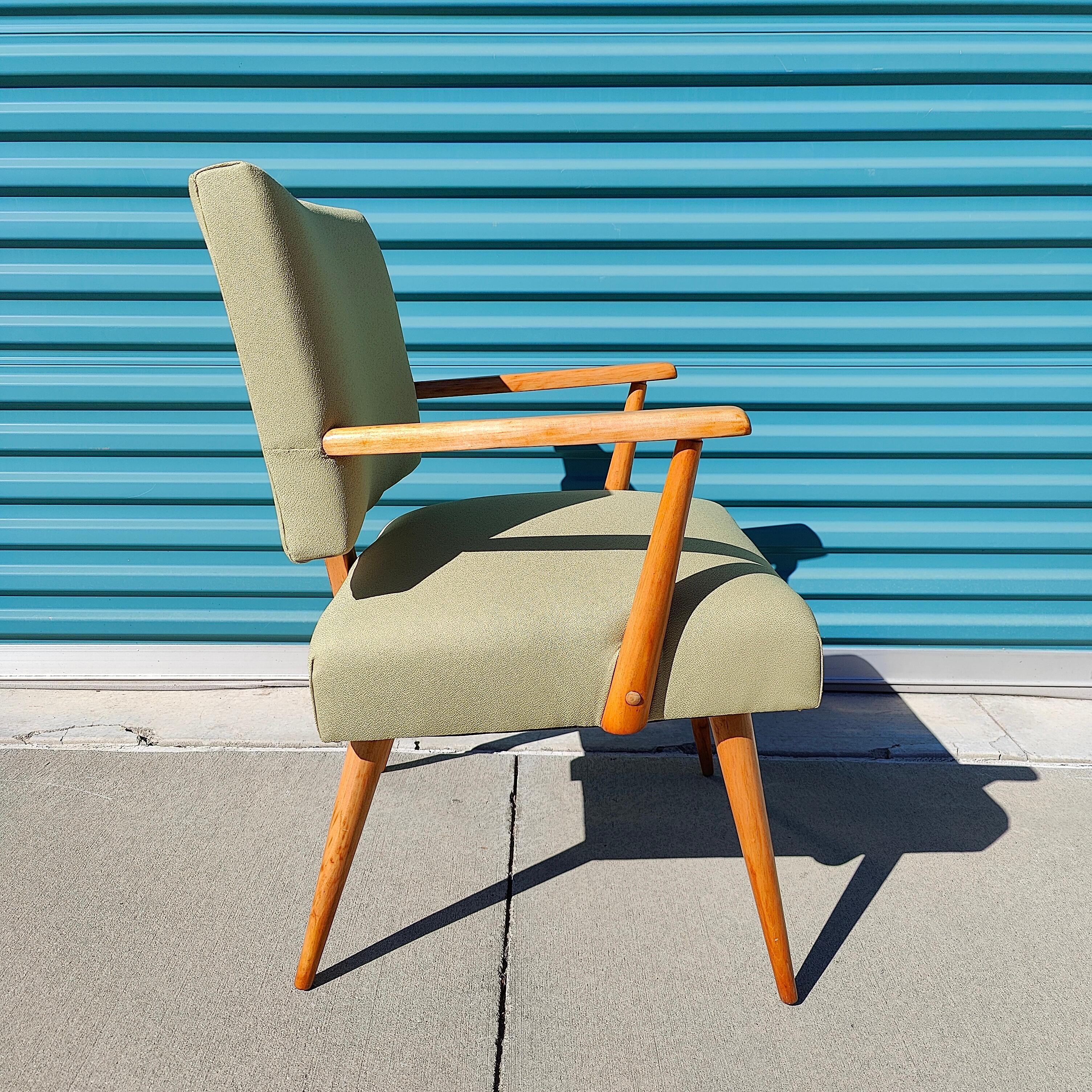 Small Vintage Mid-Century Modern Lounge Chair For Sale 1