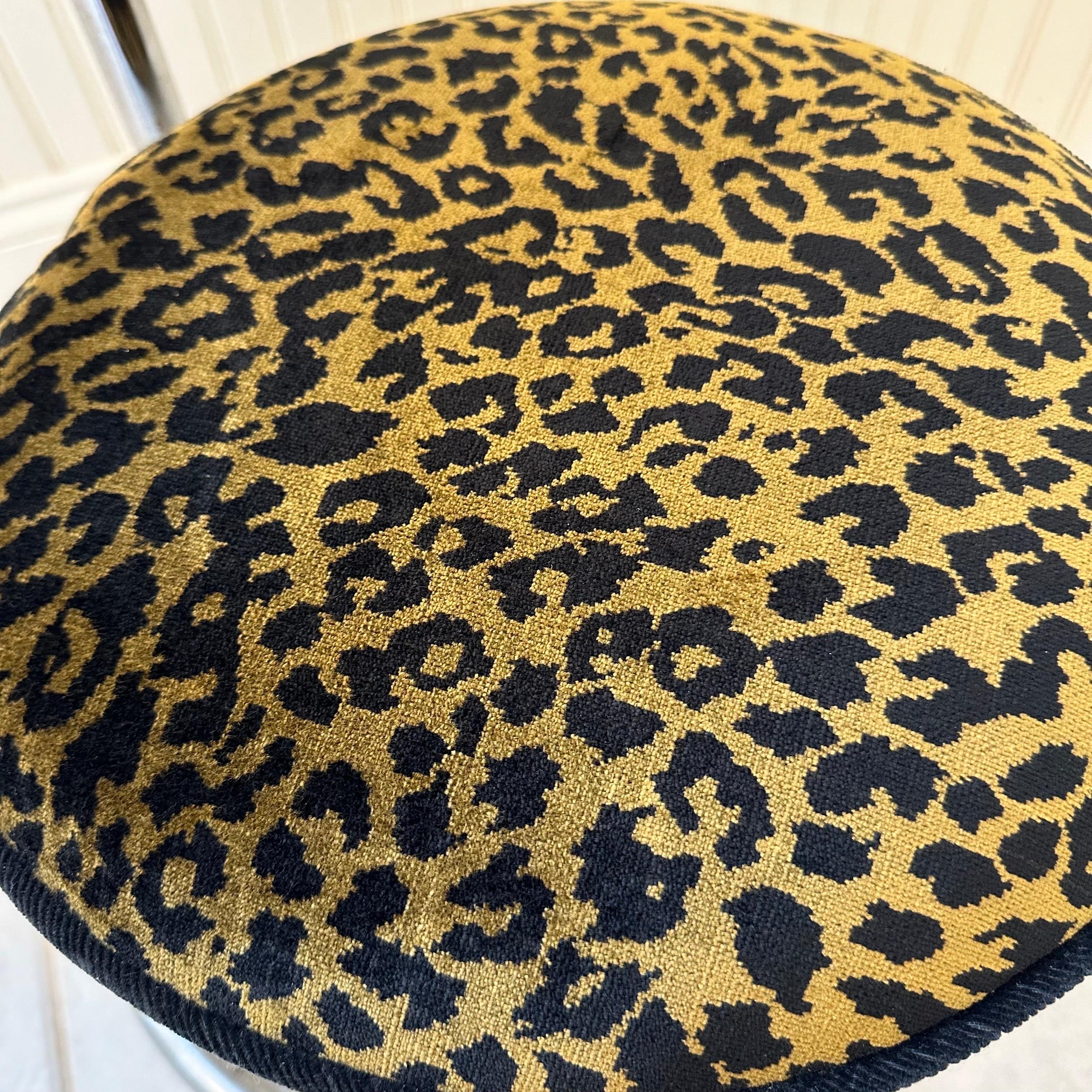 Piccola sedia a sbalzo modernista vintage in cromo e tessuto leopardato in vendita 5
