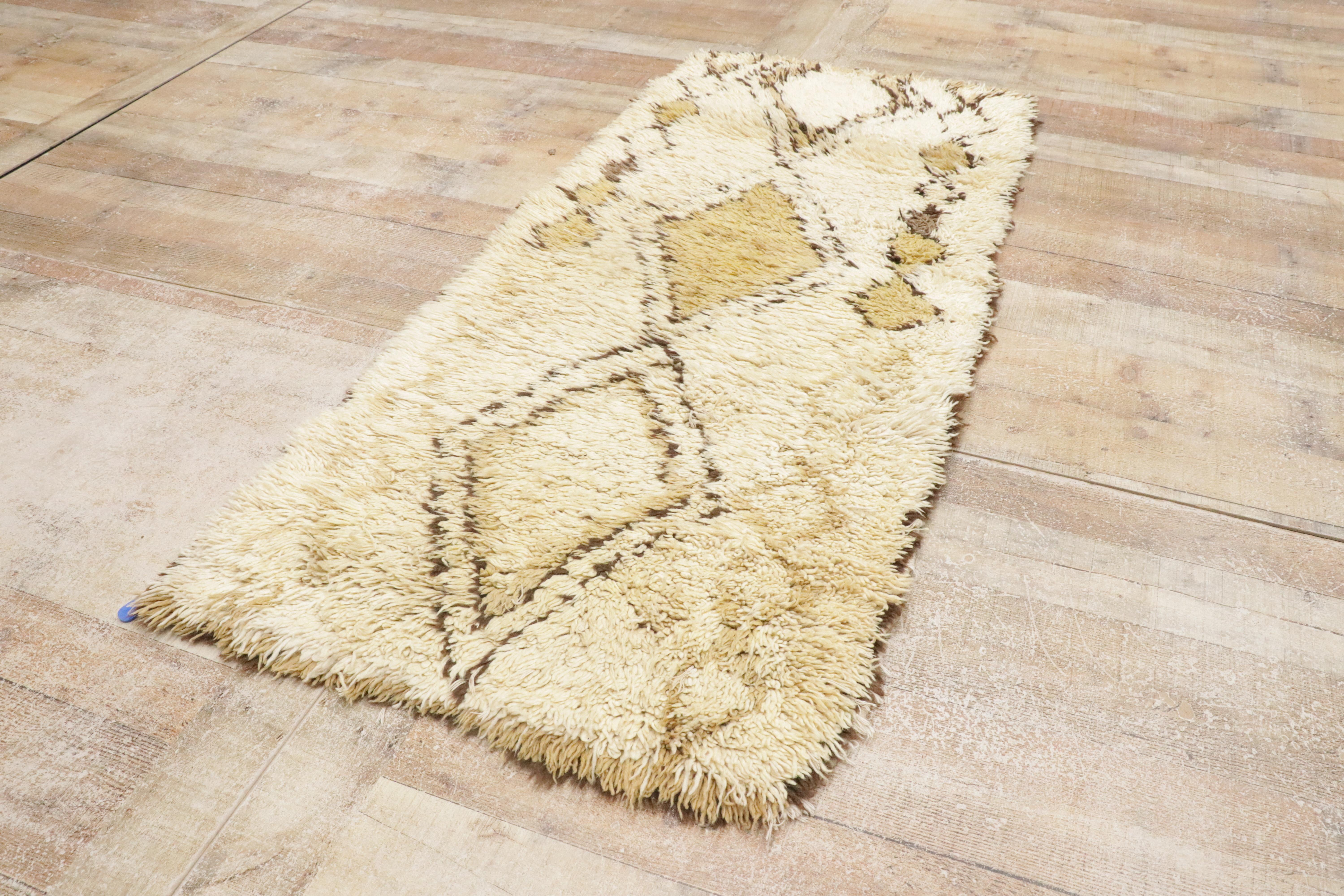 1960's Berber Moroccan Carpet with Modern Tribal Style For Sale 3