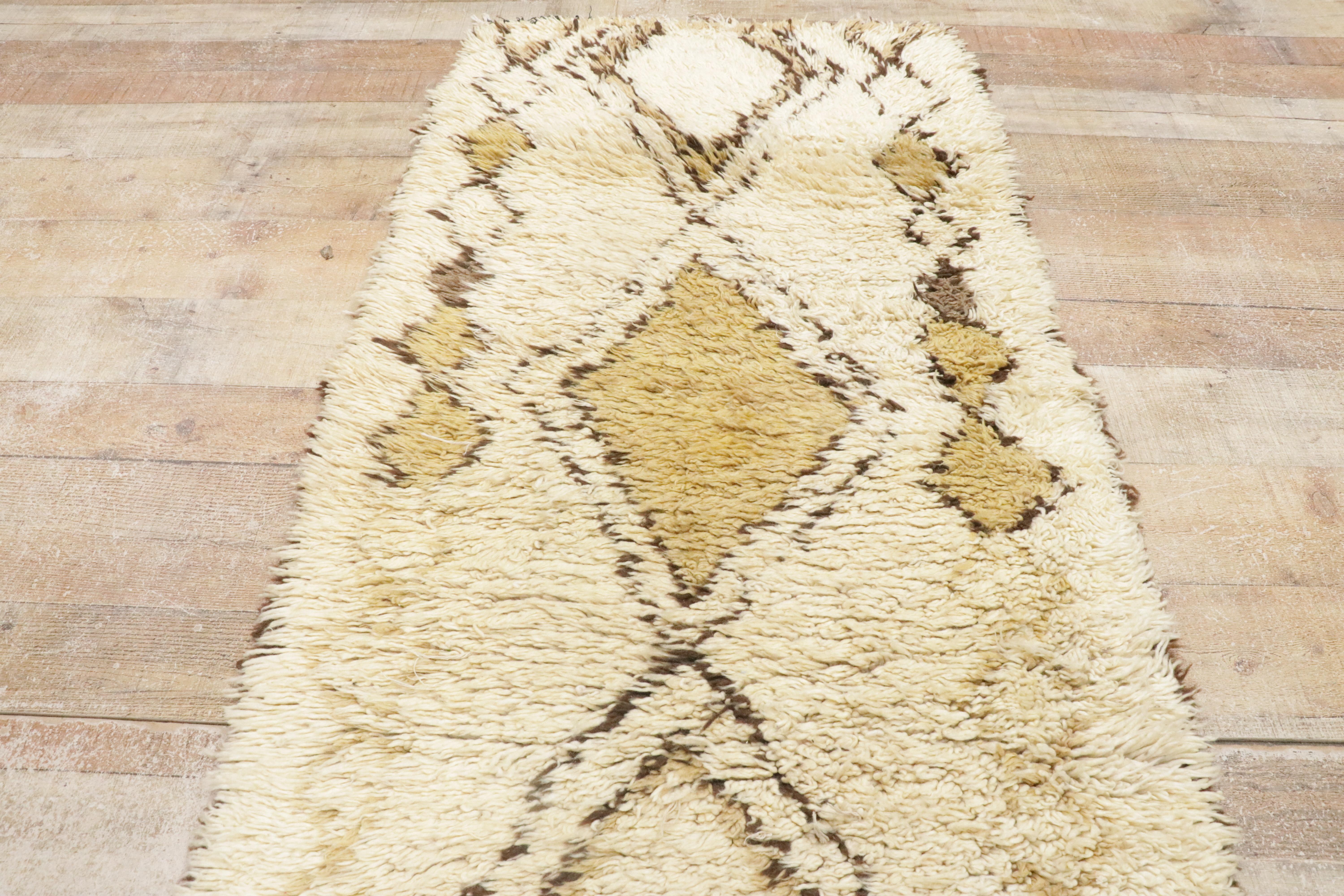1960's Berber Moroccan Carpet with Modern Tribal Style For Sale 4