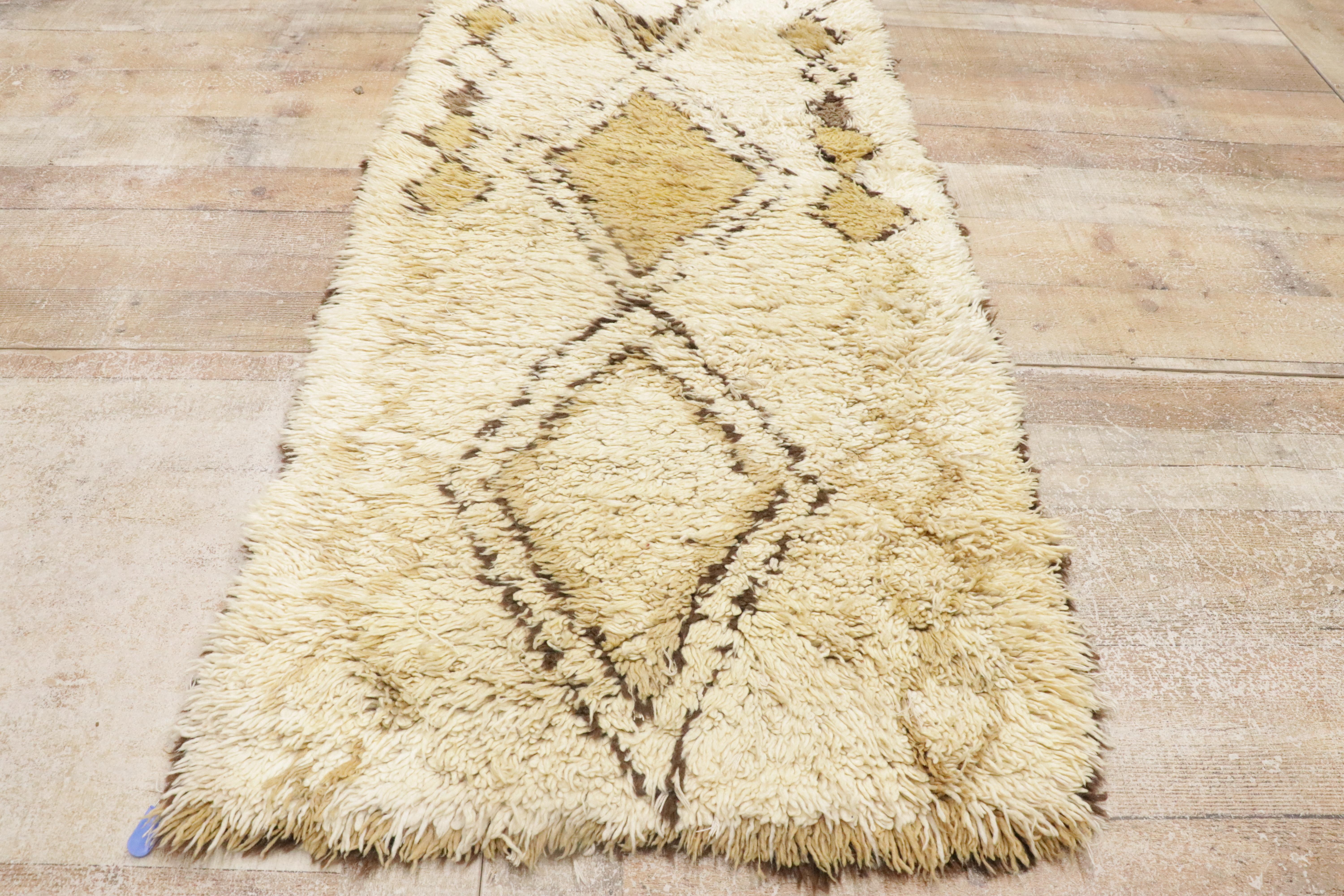 1960's Berber Moroccan Carpet with Modern Tribal Style For Sale 5