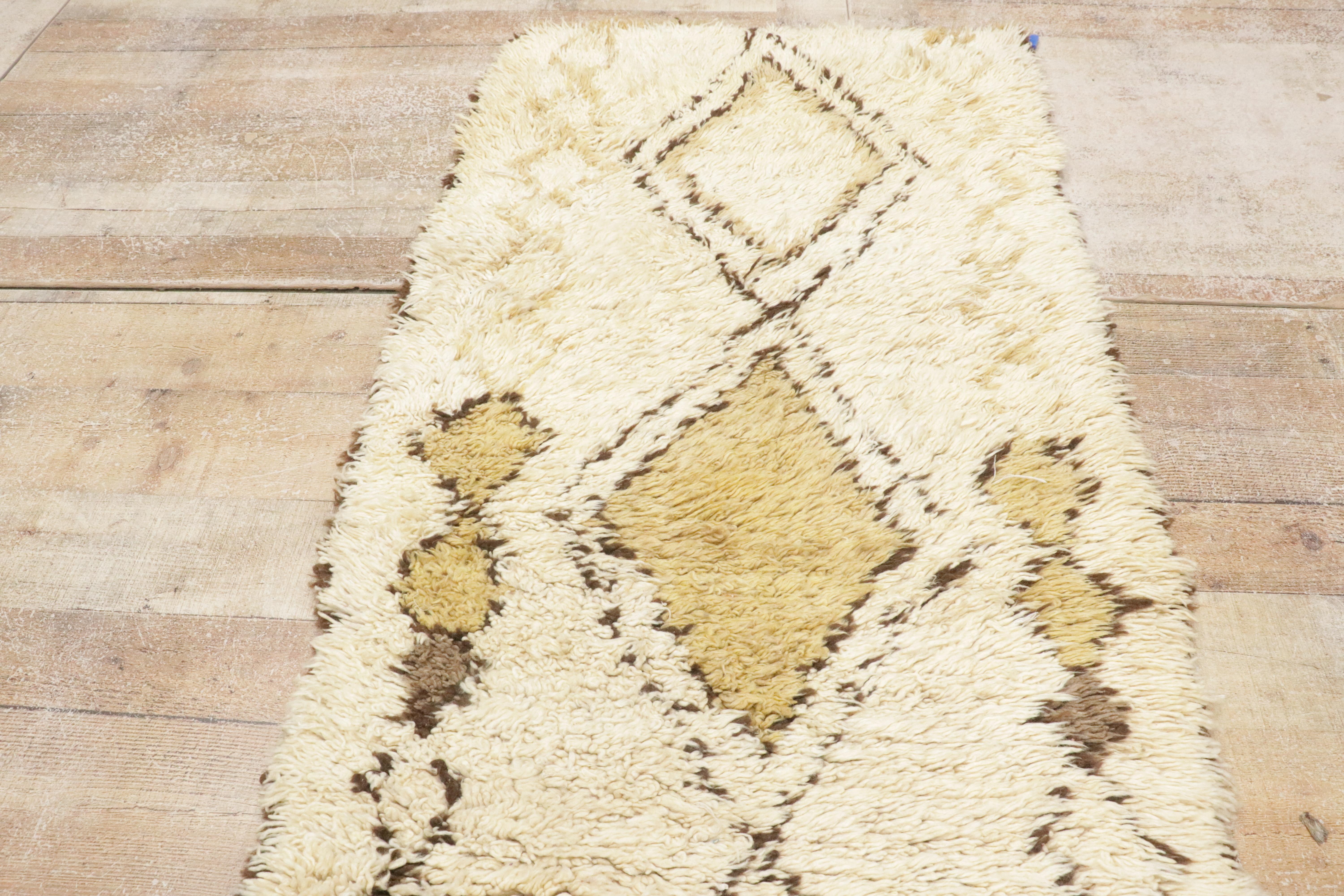1960's Berber Moroccan Carpet with Modern Tribal Style For Sale 6