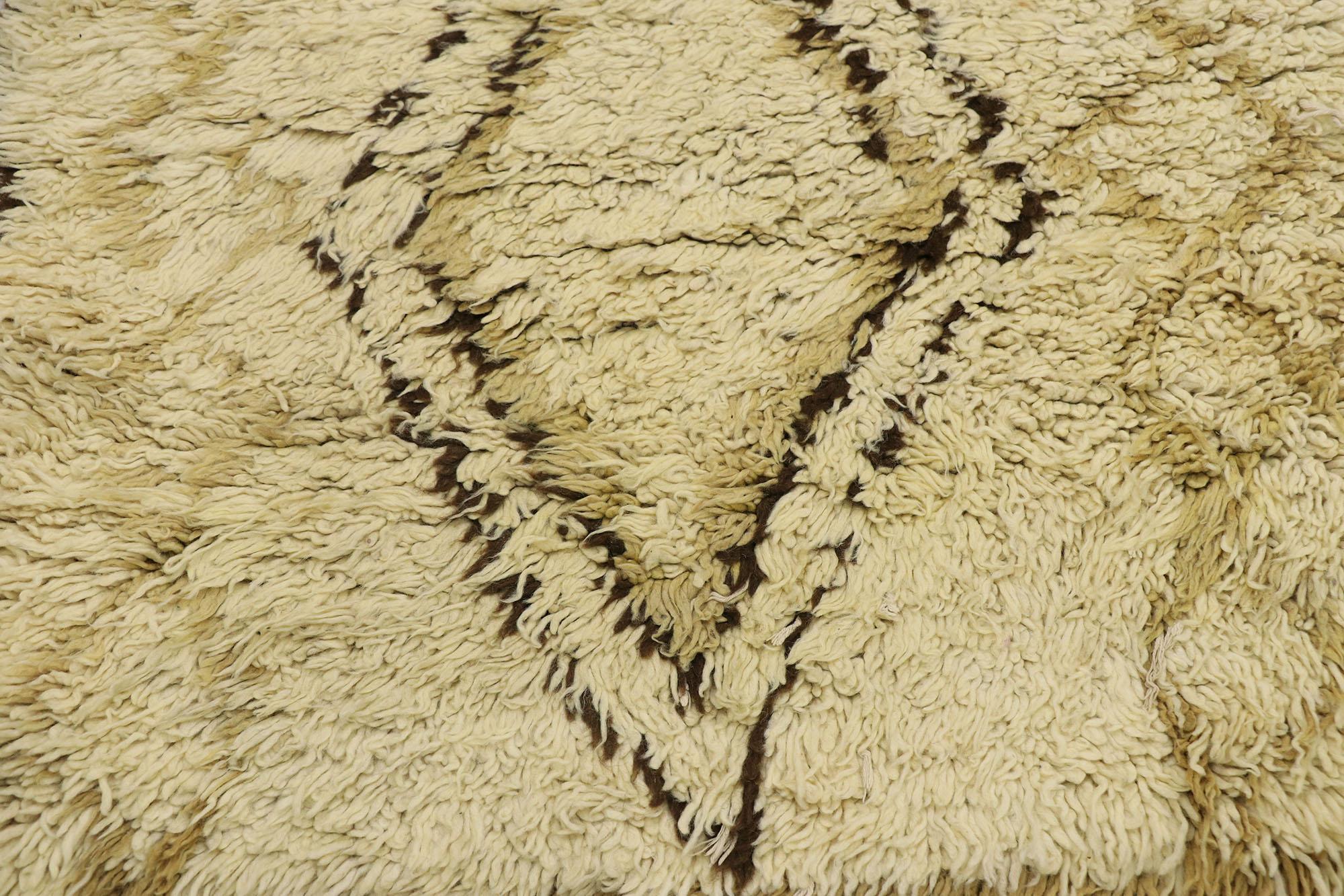 Small Vintage Moroccan Rug, Rustic Luxe Meets Rugged Beauty In Good Condition For Sale In Dallas, TX