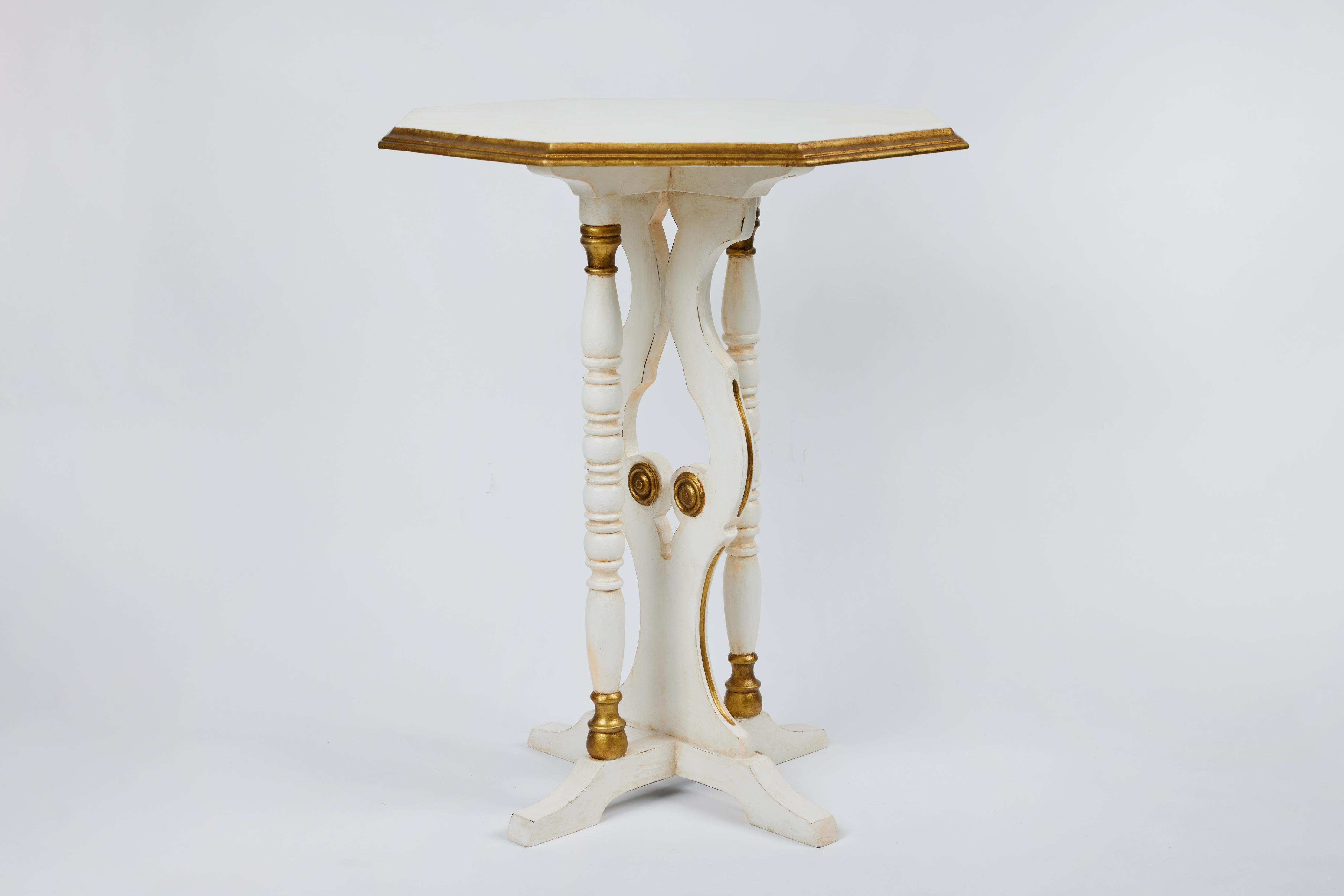 Peint à la main Petite table d'appoint octogonale vintage en vente