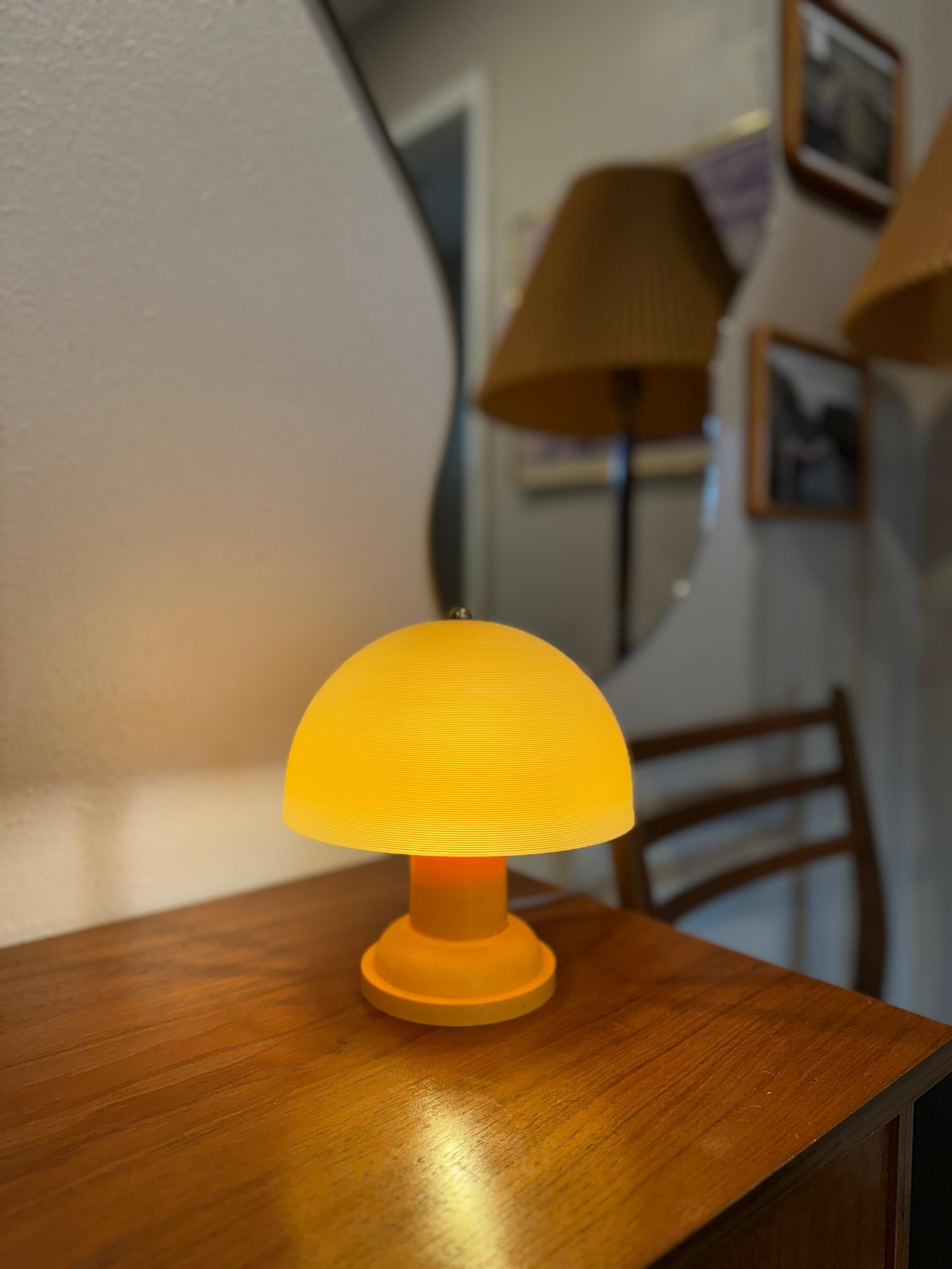 Petite lampe champignon orange vintage. Recâblé et fonctionne parfaitement.  9 x 9 en vente 3