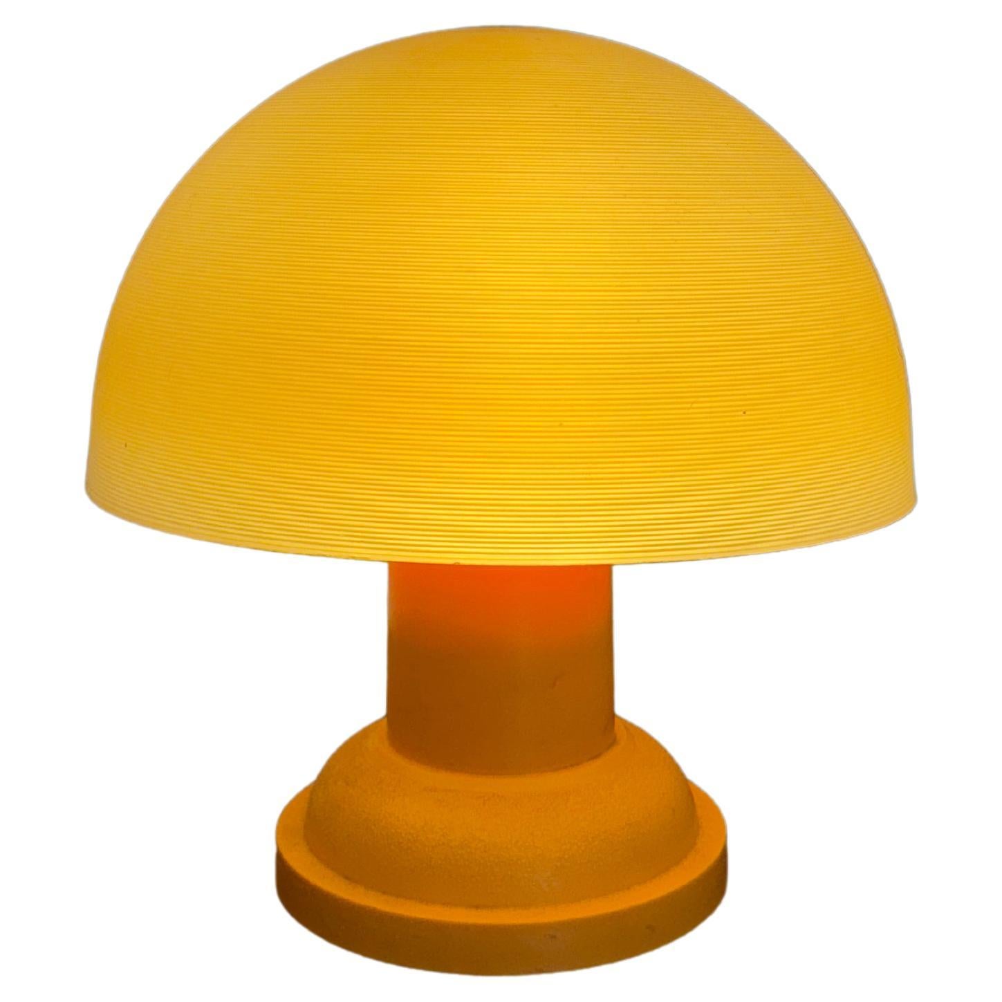 Petite lampe champignon orange vintage. Recâblé et fonctionne parfaitement.  9 x 9 en vente