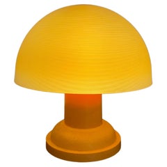 Kleine orangefarbene Vintage- Pilzlampe. Neu verkabelt und funktioniert perfekt.  9 x 9