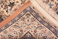 Vintage Persian Isfahan Rug. 4 ft 2 in x 6 ft 8 in