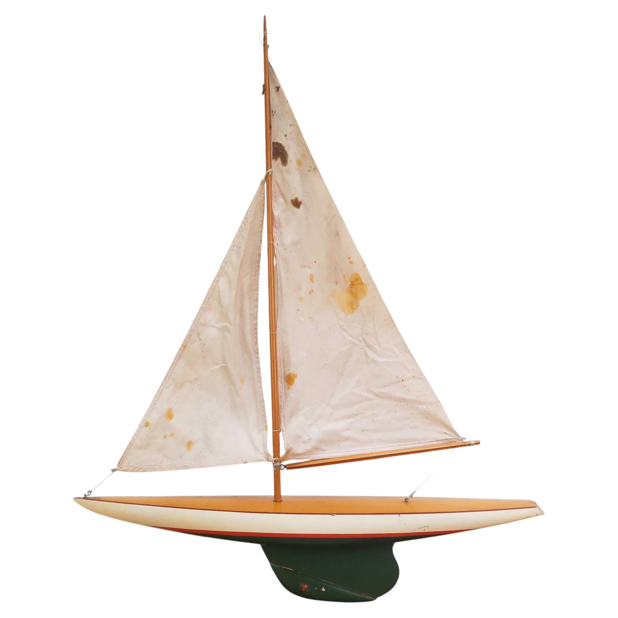 Small Vintage Pond Yacht. English 1940's For Sale