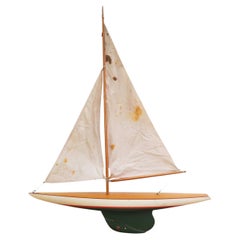 Pequeño yate vintage para estanque. Inglés, década de 1940