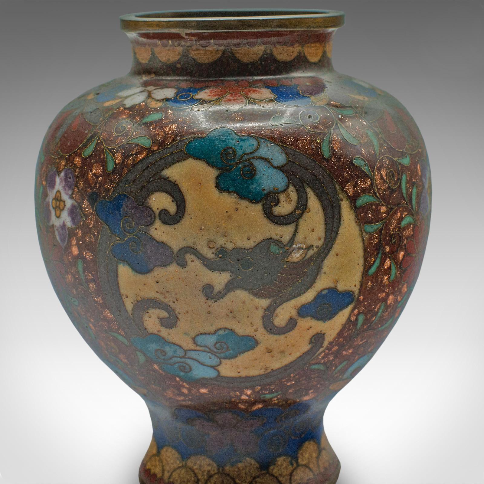Kleine Posy-Vase im Vintage-Stil, chinesisch, Cloisonné, Ausstellungsurne, Art déco, um 1940 im Angebot 4