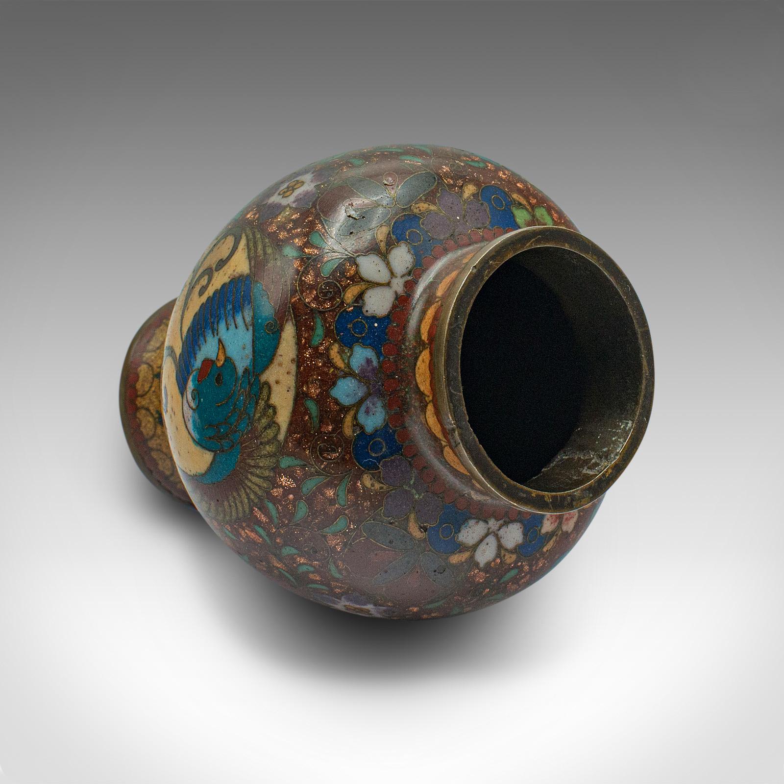 Kleine Posy-Vase im Vintage-Stil, chinesisch, Cloisonné, Ausstellungsurne, Art déco, um 1940 (Keramik) im Angebot