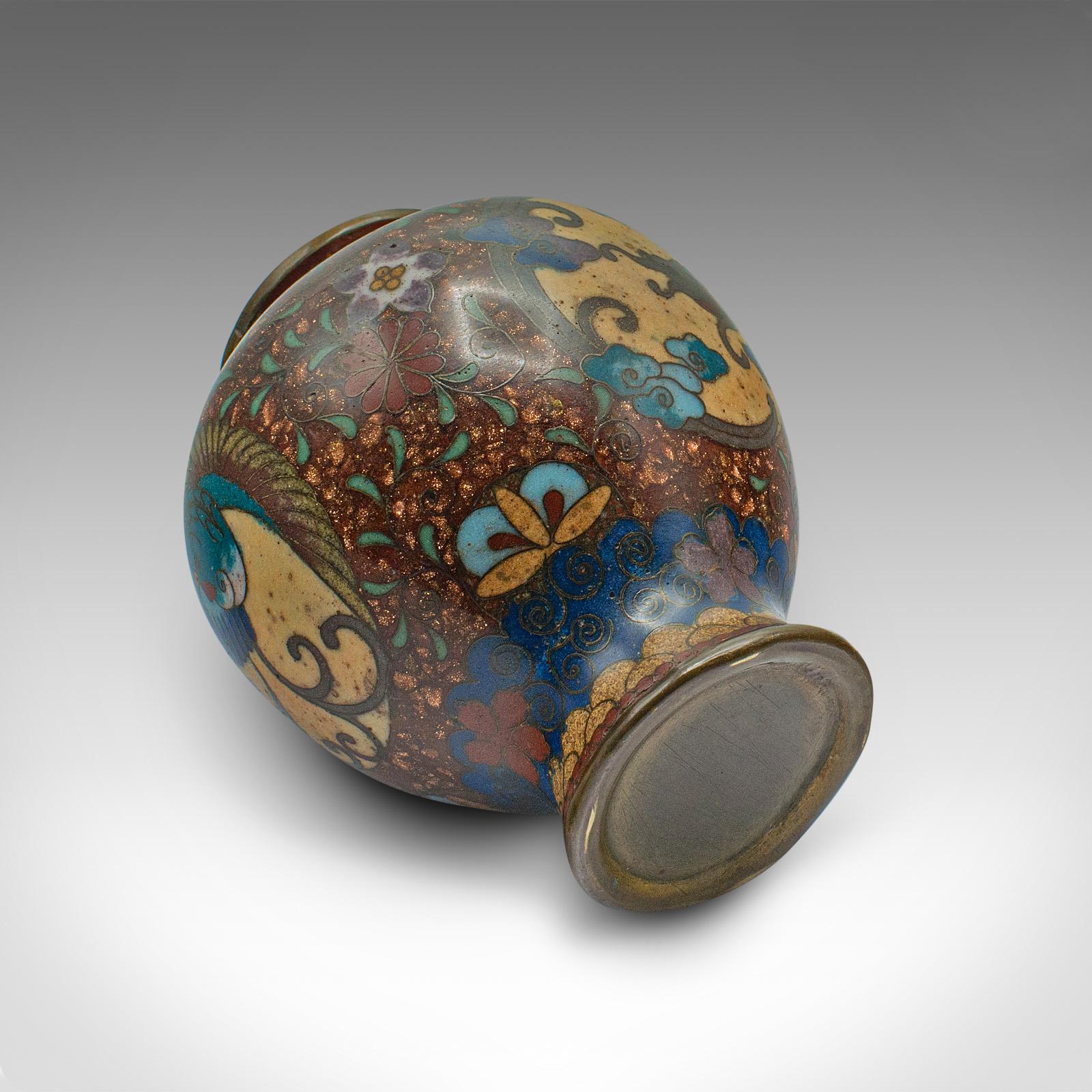 Kleine Posy-Vase im Vintage-Stil, chinesisch, Cloisonné, Ausstellungsurne, Art déco, um 1940 im Angebot 1