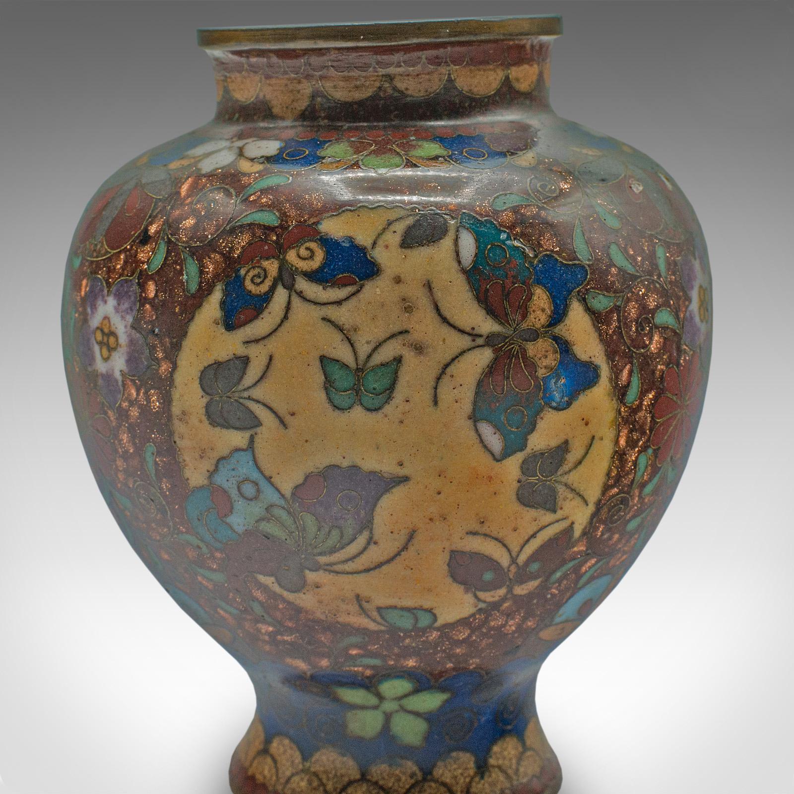 Kleine Posy-Vase im Vintage-Stil, chinesisch, Cloisonné, Ausstellungsurne, Art déco, um 1940 im Angebot 3