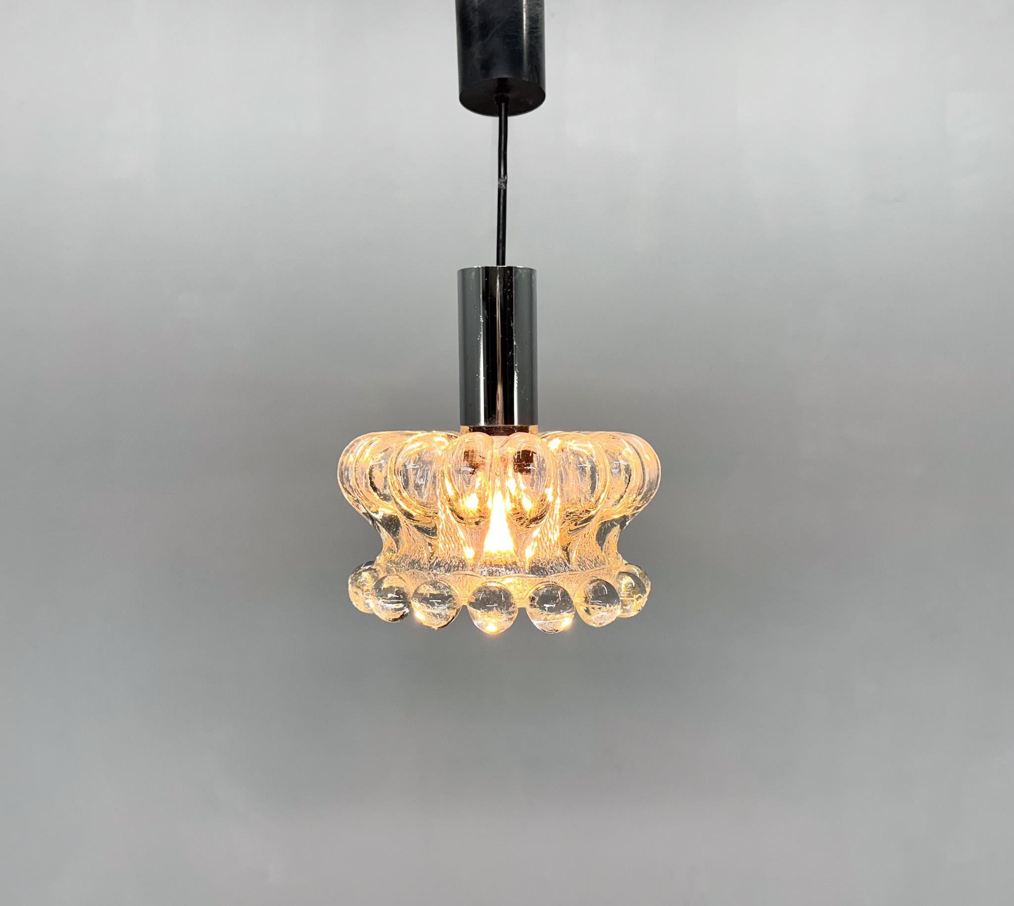 Piccola lampada a sospensione in vetro pressato vintage, Cecoslovacchia In condizioni buone in vendita a Praha, CZ