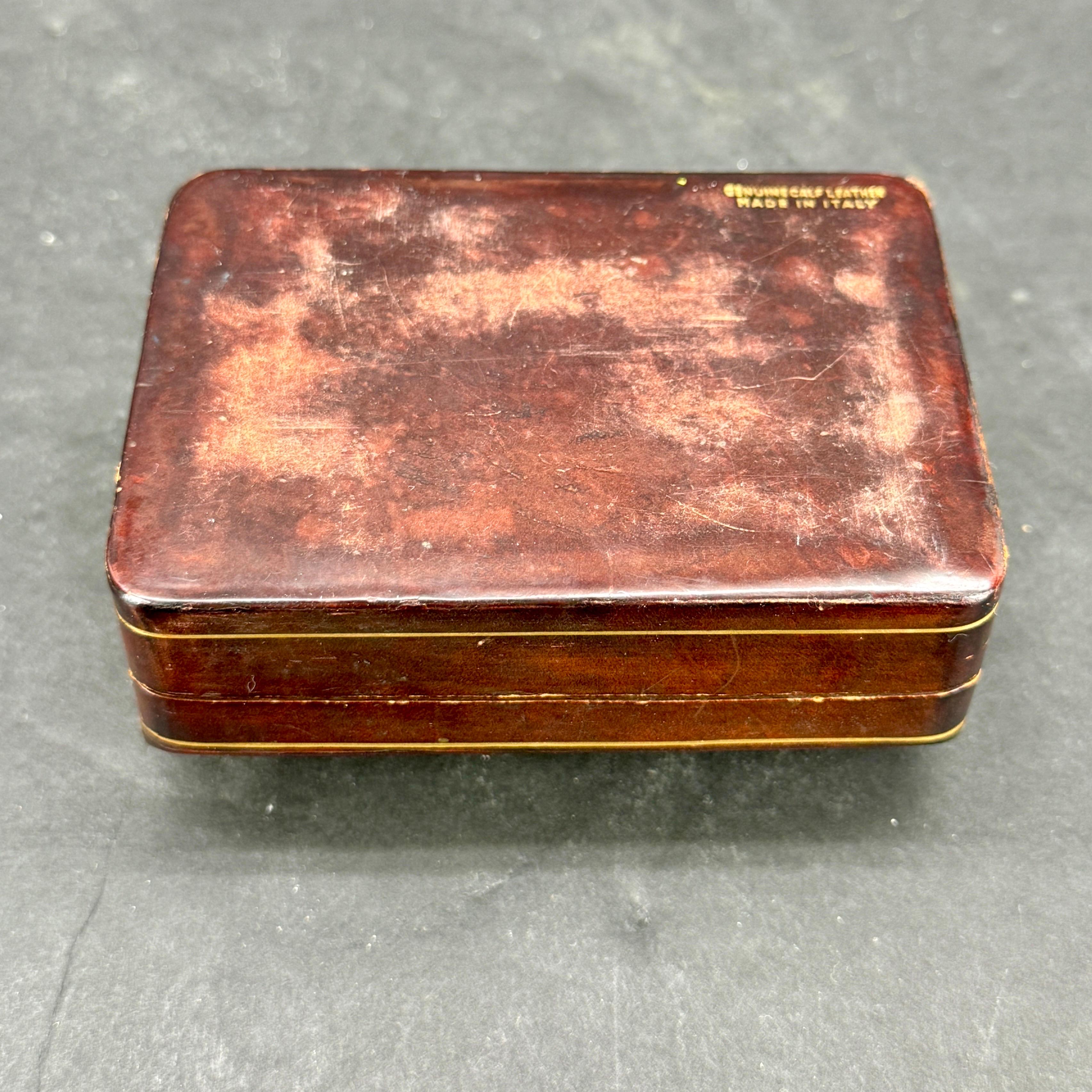 Small Vintage Red Leather Jewelry Box Fleur-De-Lis, Italy For Sale 2
