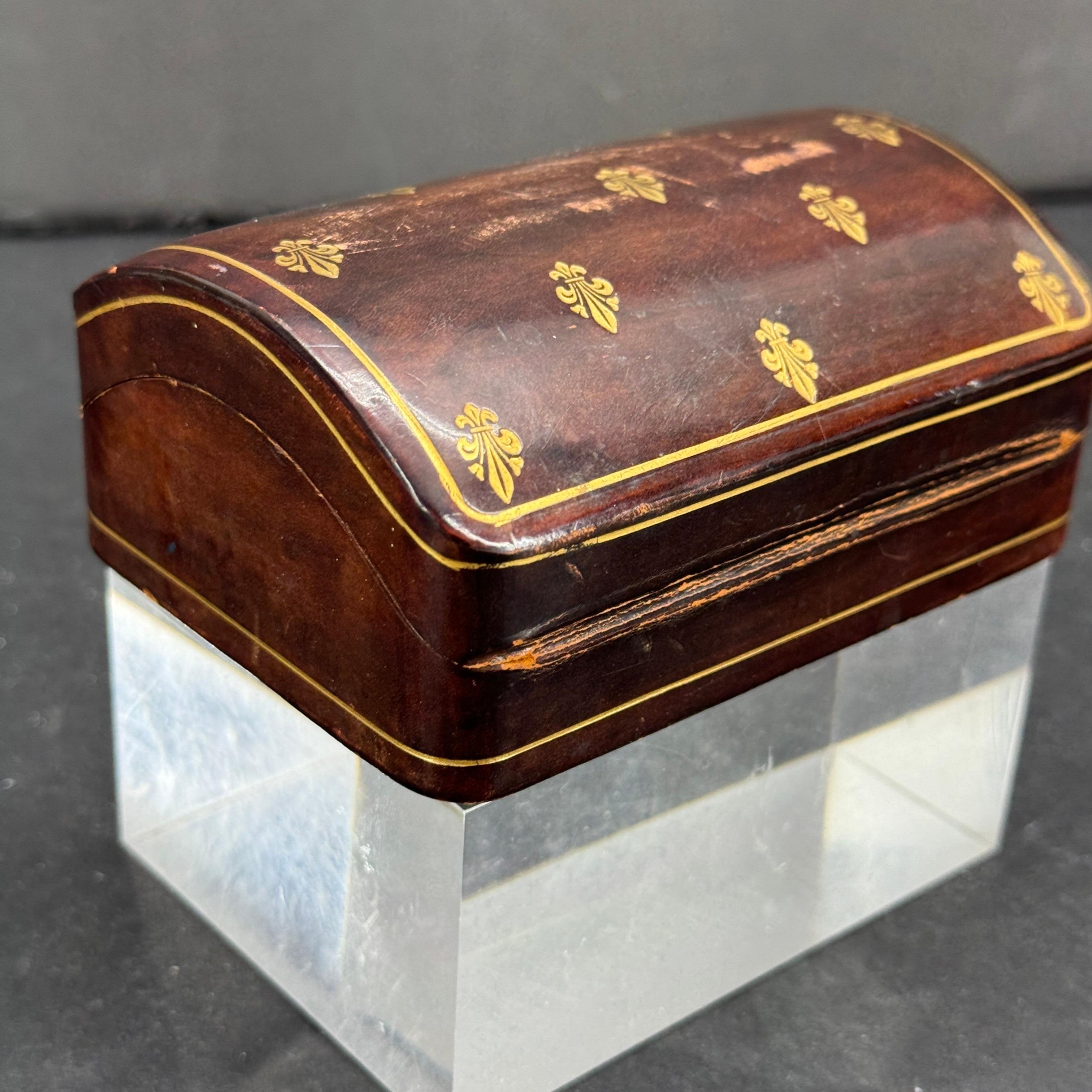 Small Vintage Red Leather Jewelry Box Fleur-De-Lis, Italy For Sale 3