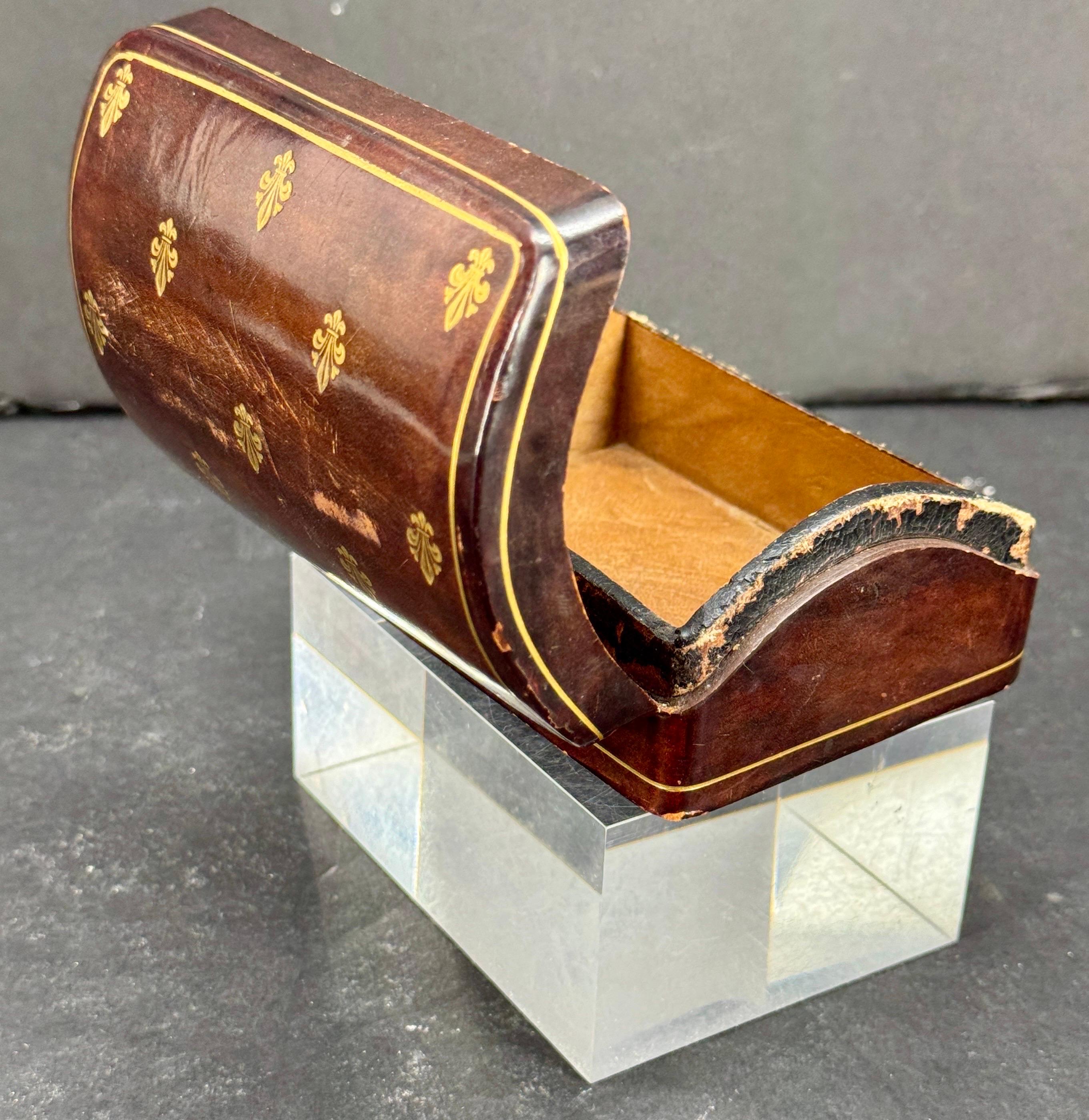 Small Vintage Red Leather Jewelry Box Fleur-De-Lis, Italy For Sale 4