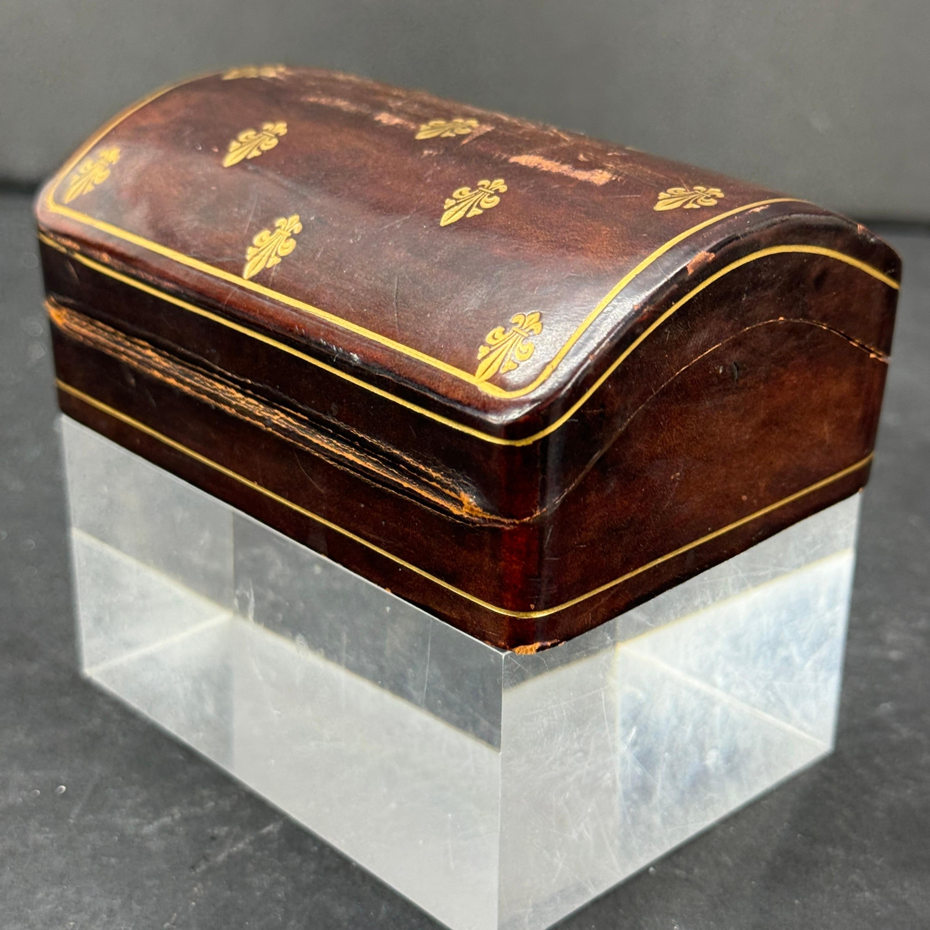 Small Vintage Red Leather Jewelry Box Fleur-De-Lis, Italy For Sale 6