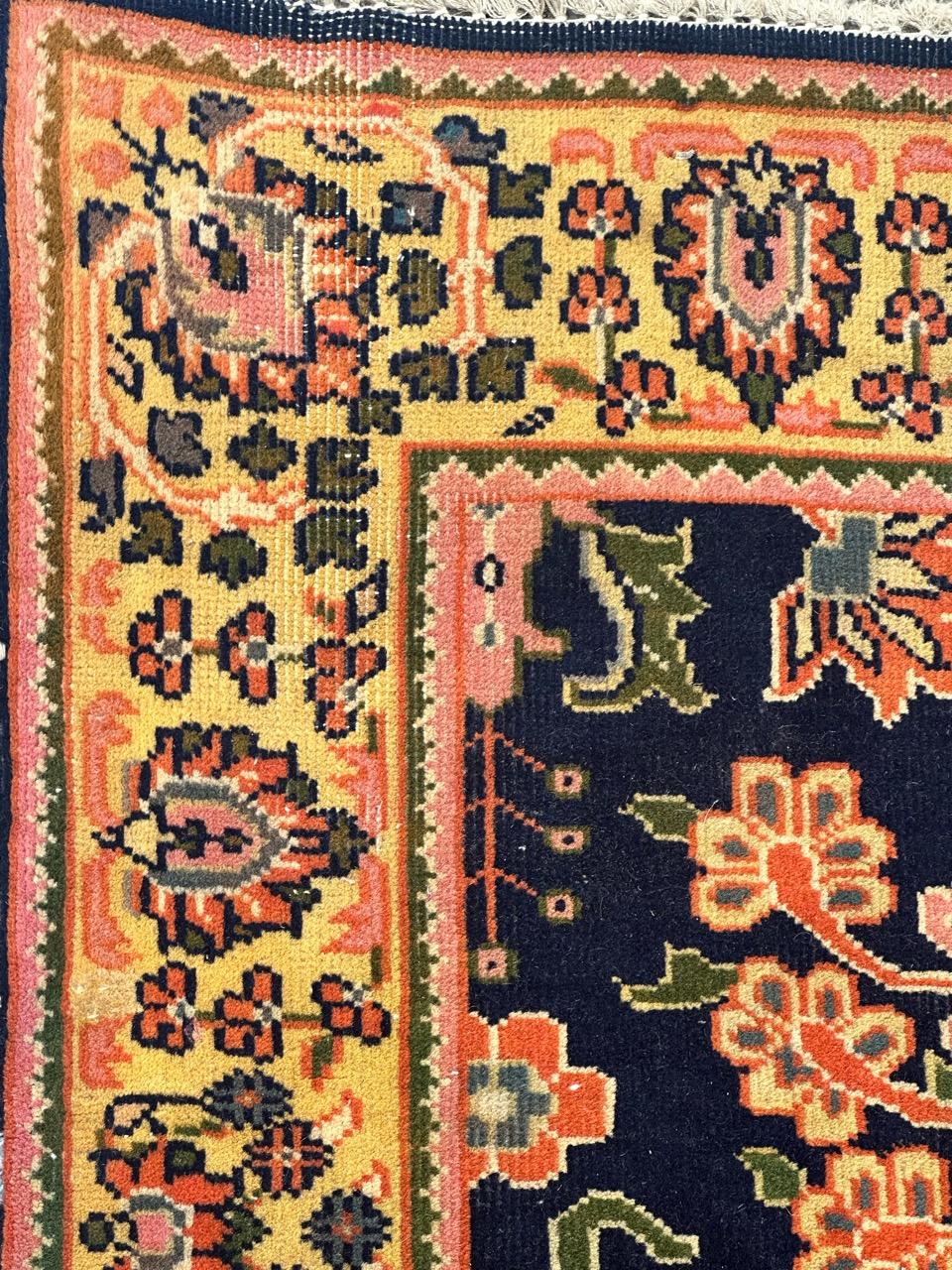 Small Vintage Sarouk rug For Sale 3