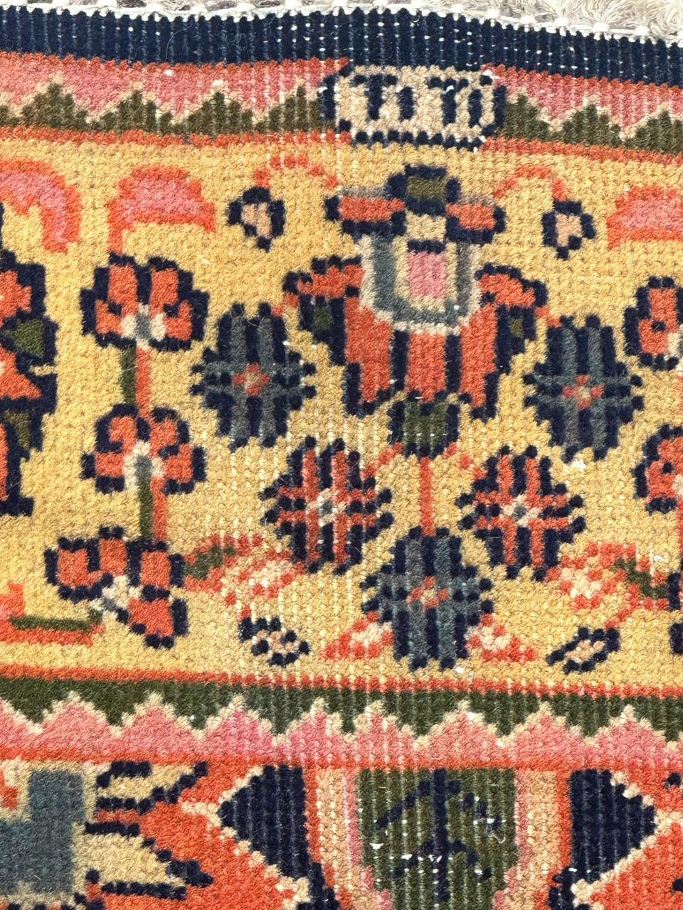 Small Vintage Sarouk rug For Sale 4