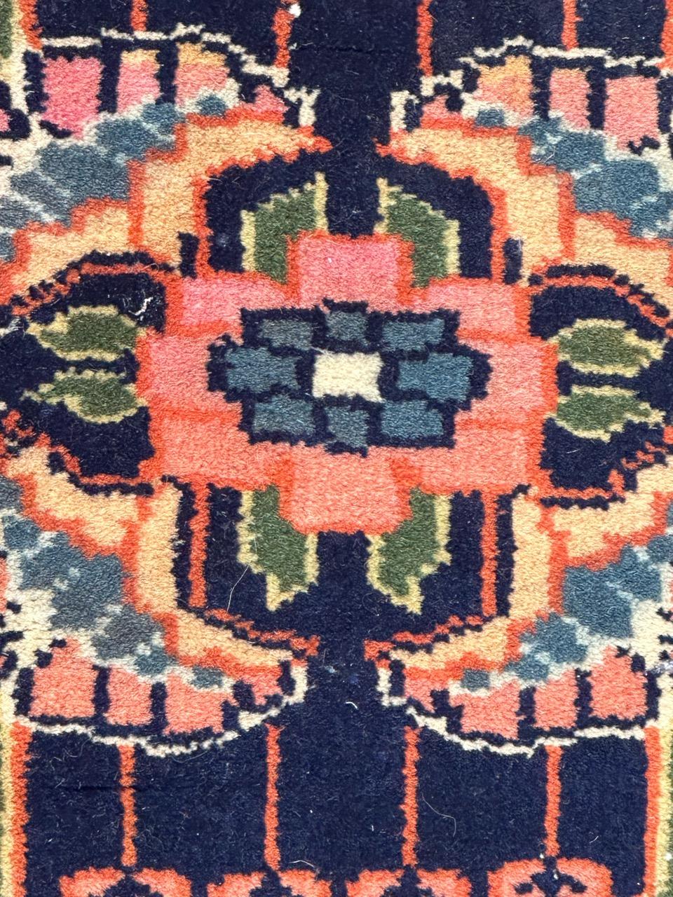 Small Vintage Sarouk rug For Sale 5