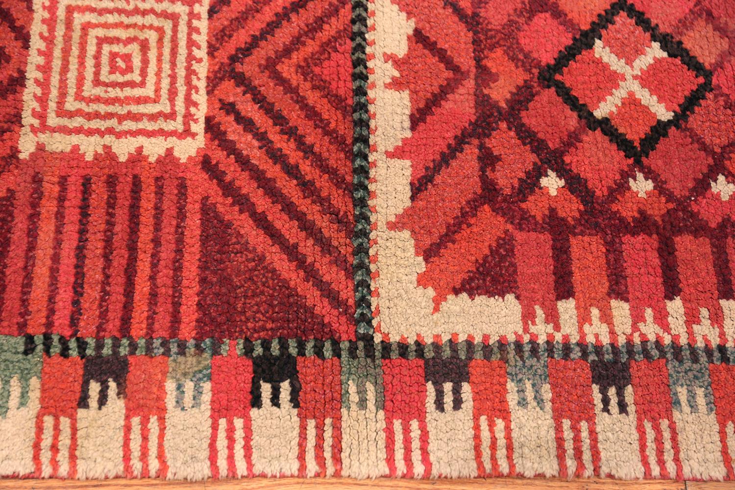 Beautiful small vintage Scandinavian by Barbro Nilsson for Marta Maas Rug, country of origin: Sweden, circa mid-20th century. Size: 2 ft 5 in x 3 ft 8 in (0.74 m x 1.12 m)

This gorgeous geometric Scandinavian rug was created for the Marta Maas Rug