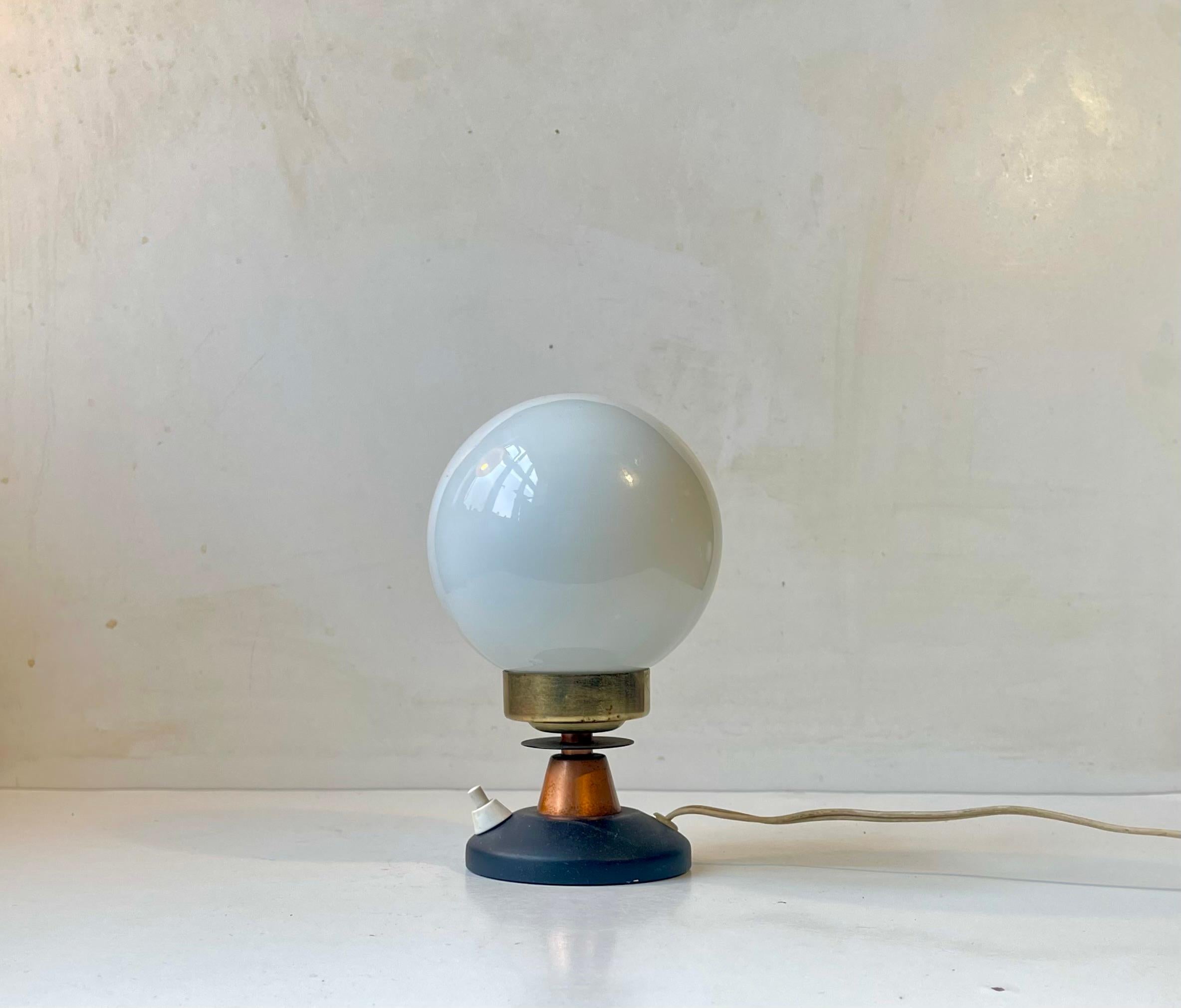 Small Vintage Scandinavian Space Bug Table Light by Voss, 1960s In Good Condition For Sale In Esbjerg, DK