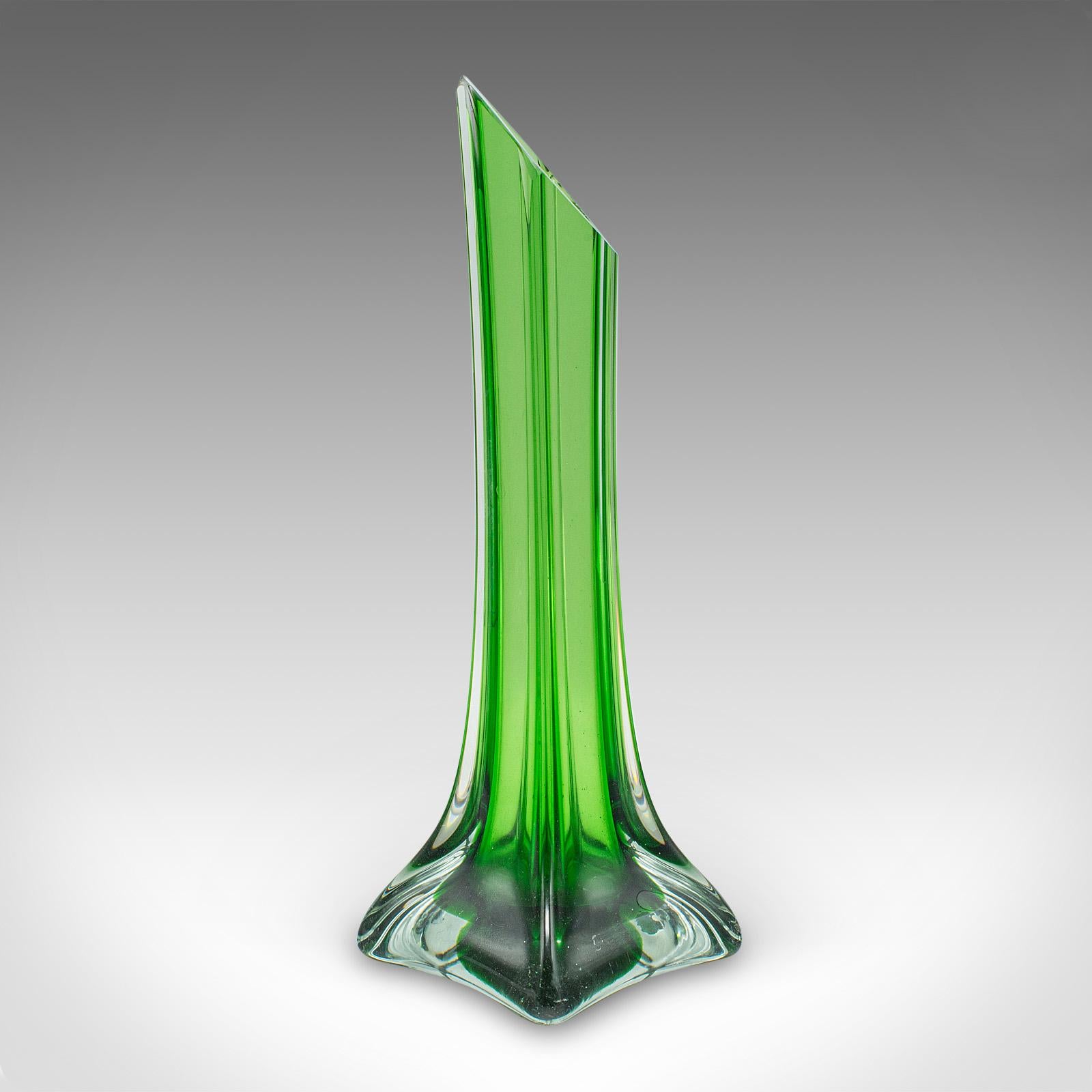 Kleine Vintage-Vase mit einem Stem, skandinavisch, Glas, Posy Sleeve, Mitte des Jahrhunderts (Moderne der Mitte des Jahrhunderts) im Angebot
