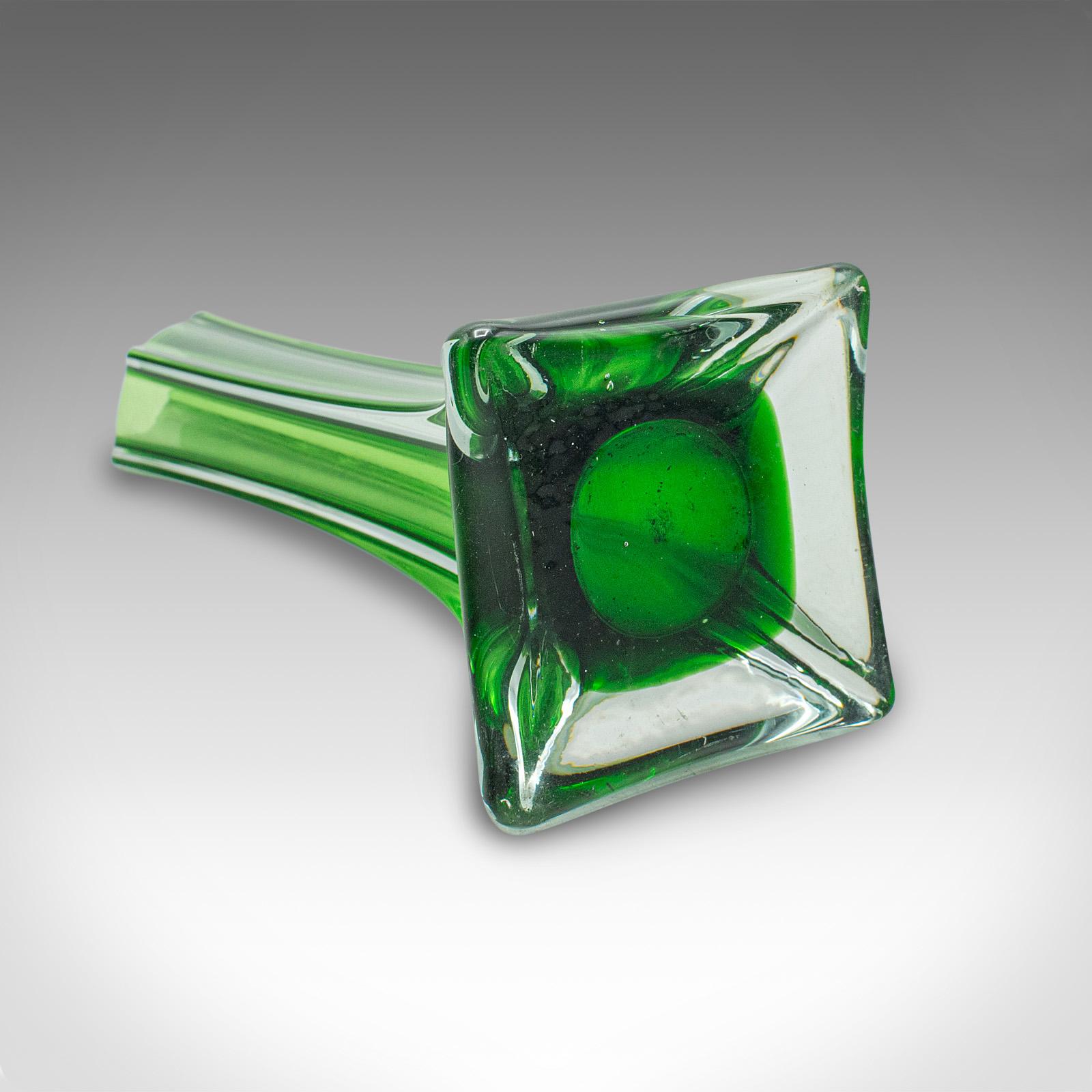 Kleine Vintage-Vase mit einem Stem, skandinavisch, Glas, Posy Sleeve, Mitte des Jahrhunderts im Angebot 1
