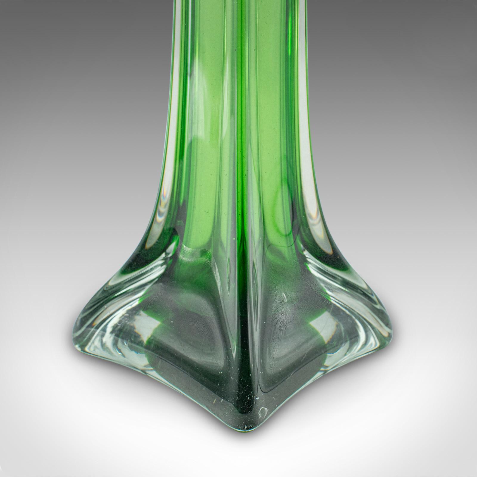 Kleine Vintage-Vase mit einem Stem, skandinavisch, Glas, Posy Sleeve, Mitte des Jahrhunderts im Angebot 3