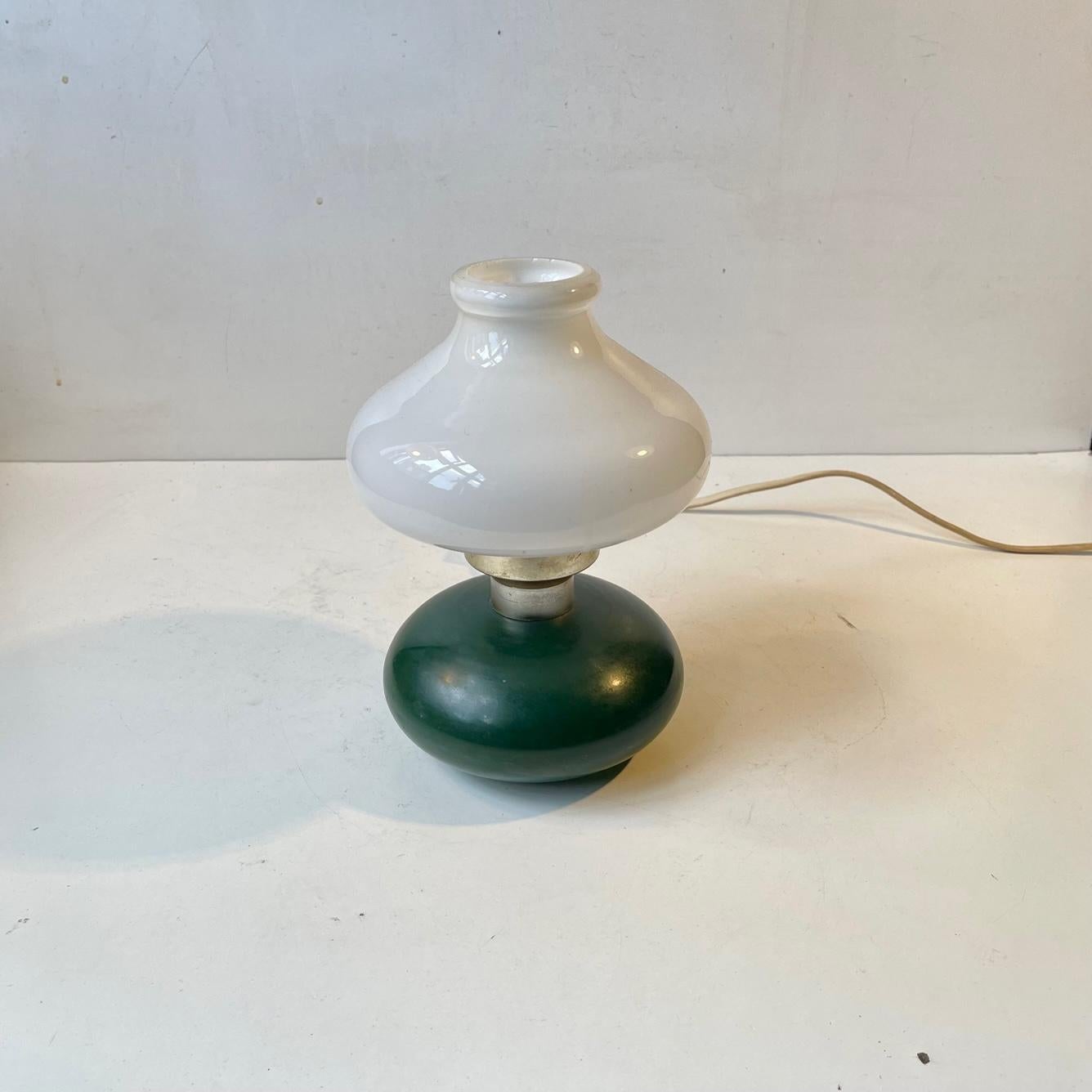 Small Vintage Swedish Table Lamp in Opaline and Green Glass In Good Condition In Esbjerg, DK