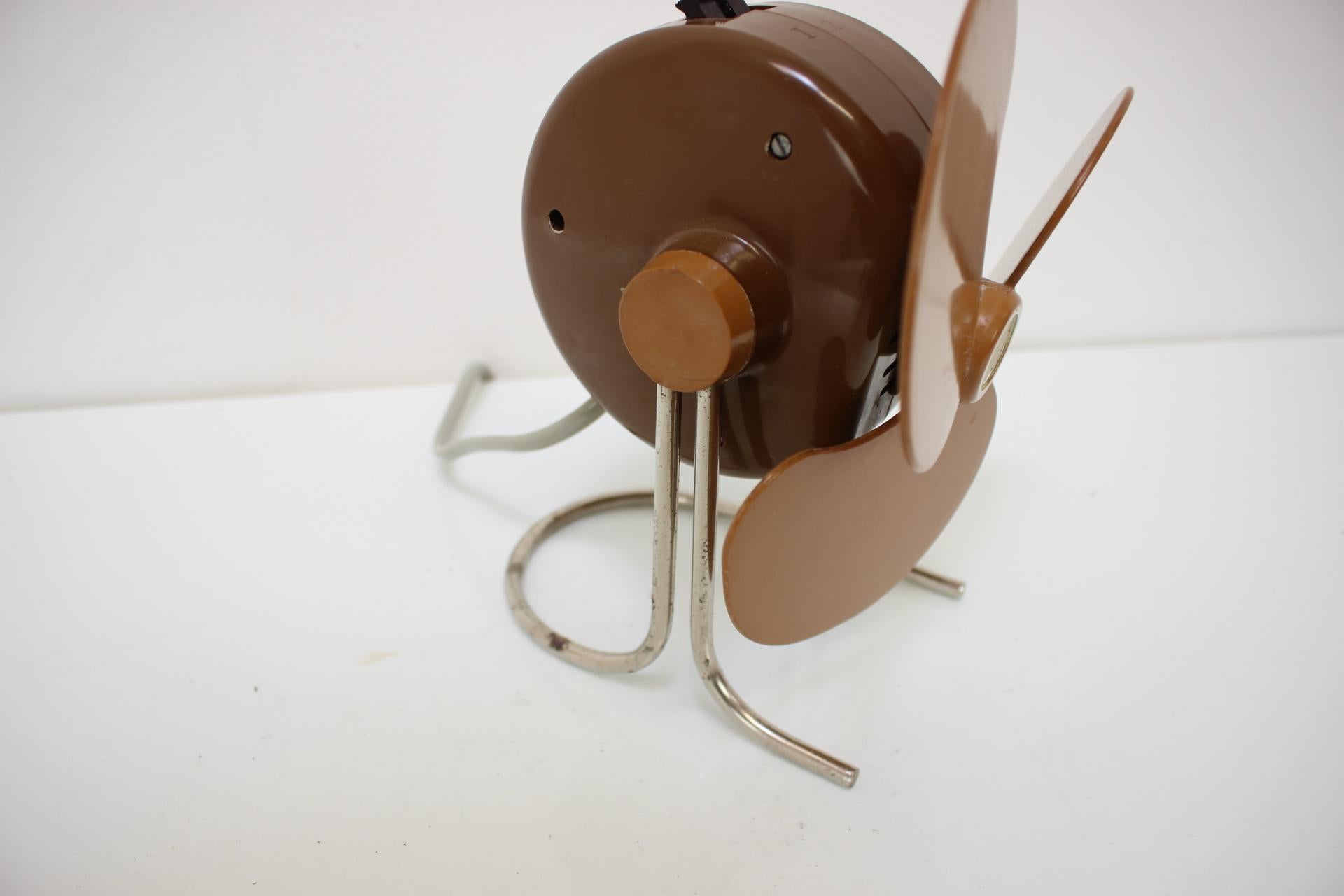 Small Vintage Table Fan, 1950's, Czechoslovakia For Sale 4