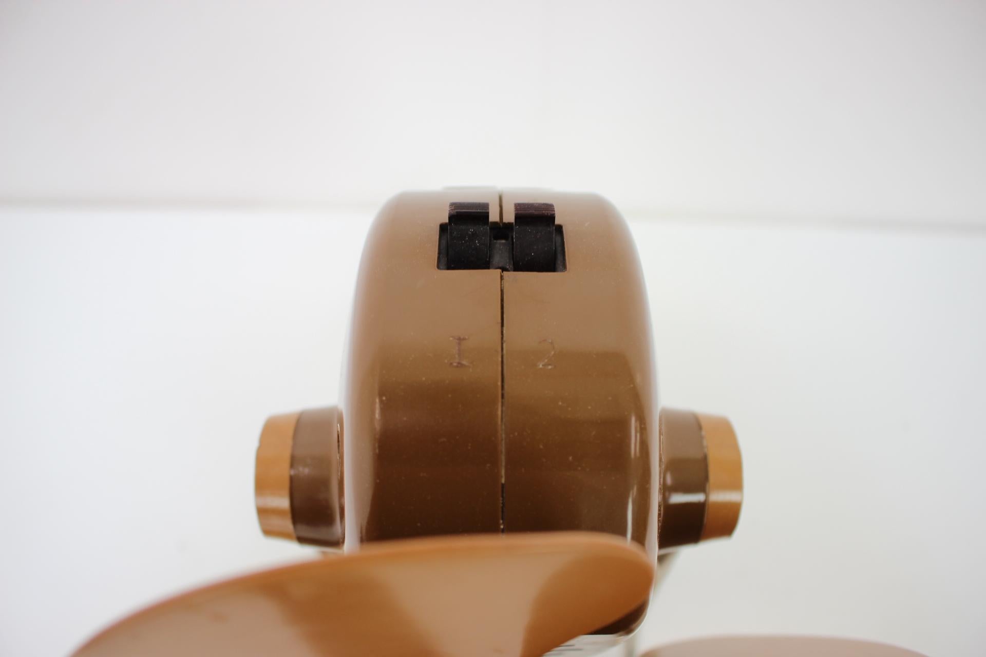 Small table fan design by Josef Pokorný in the 1950's.
Made of plastic and metal and produced in company Strojsmalt n.p. in Czechoslovakia.
The fan has two speeds.
In original condition, repolished, cleaned, fully functional.