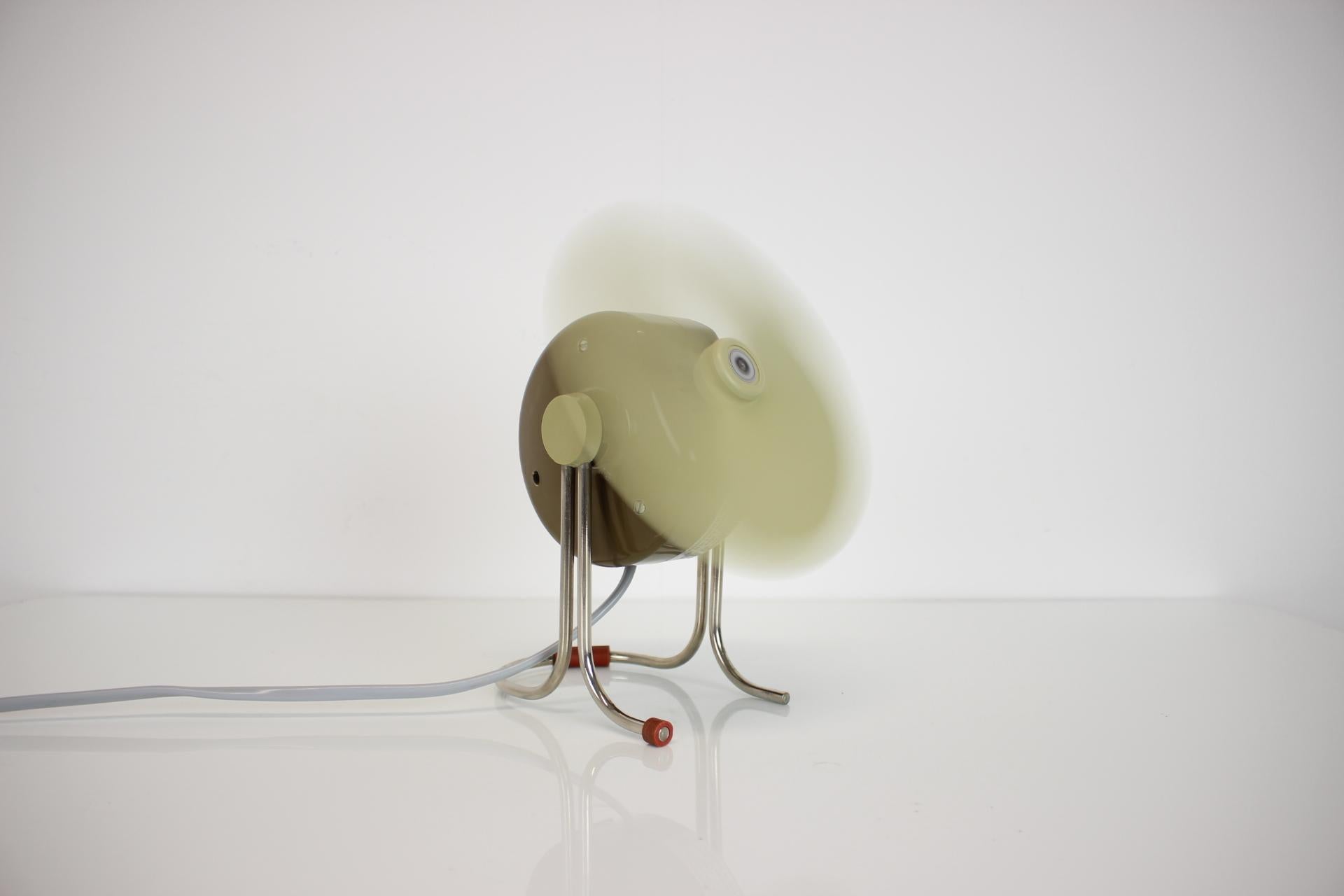 Pequeño ventilador de mesa vintage, años 50, Checoslovaquia Metal en venta