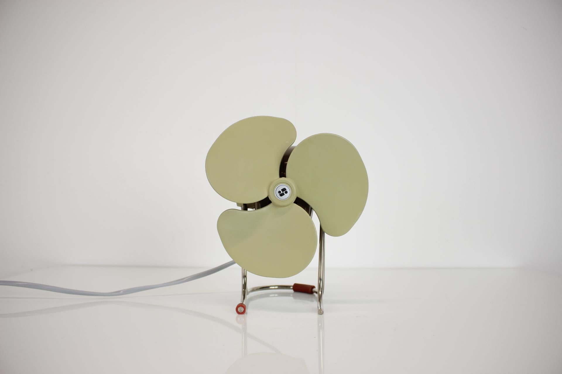 Pequeño ventilador de mesa vintage, años 50, Checoslovaquia en venta 1