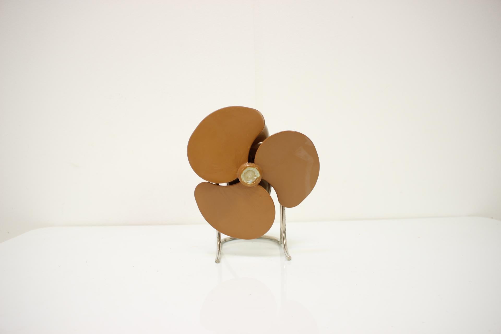 Small Vintage Table Fan, 1950's, Czechoslovakia For Sale 2