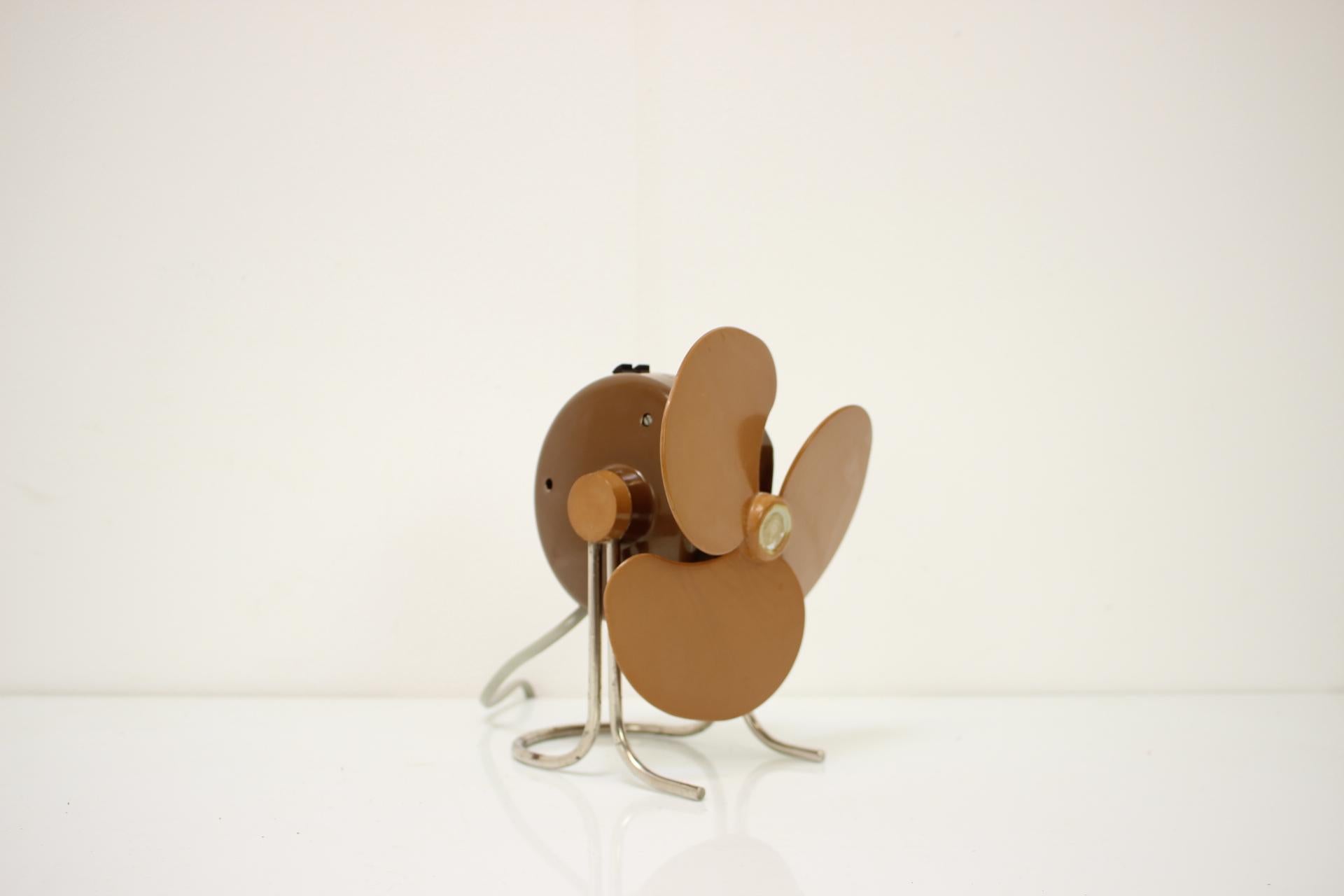 Small Vintage Table Fan, 1950's, Czechoslovakia For Sale 3