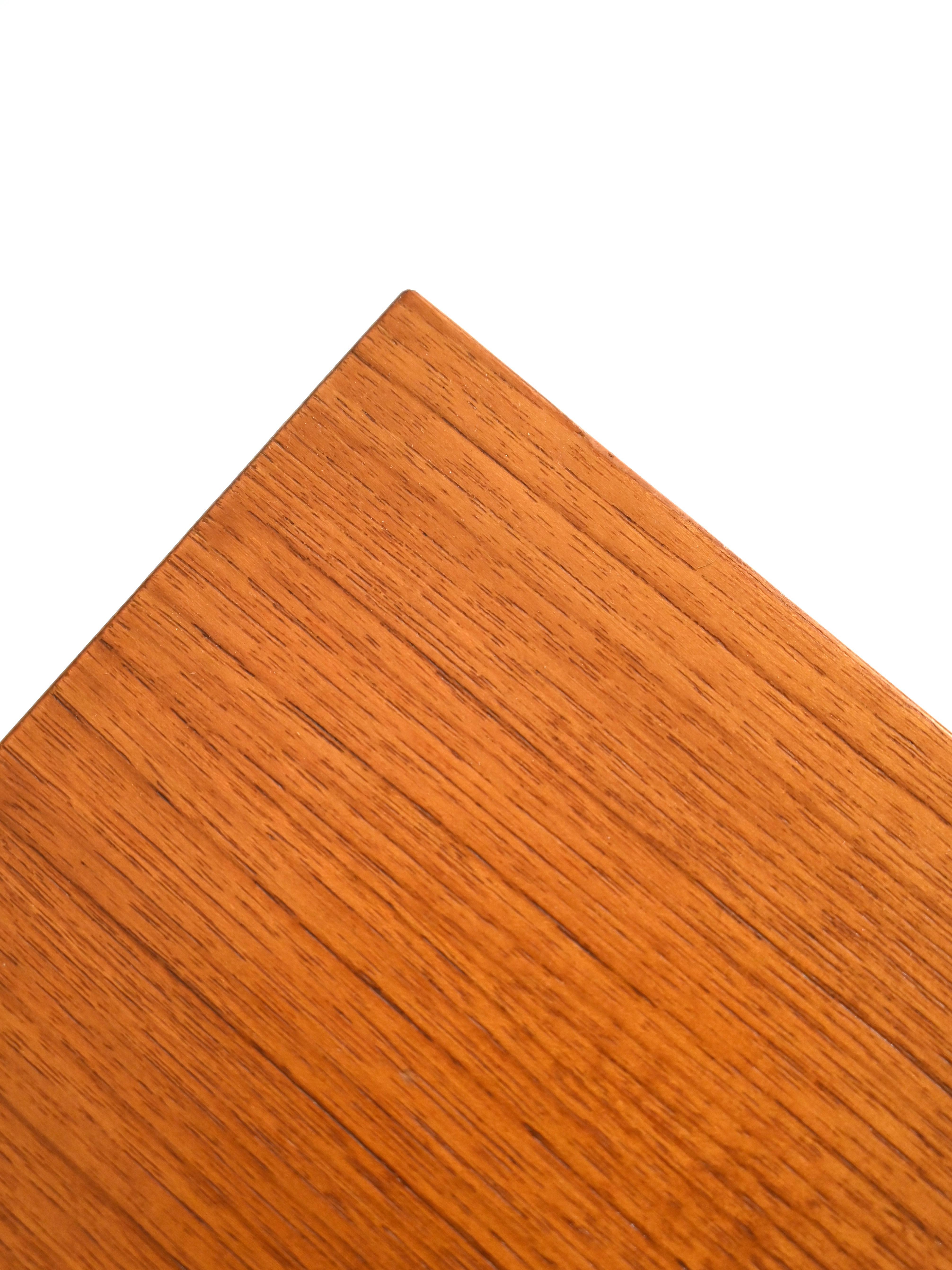 Kleiner Vintage-Schreibtisch aus Teakholz (Skandinavisch)