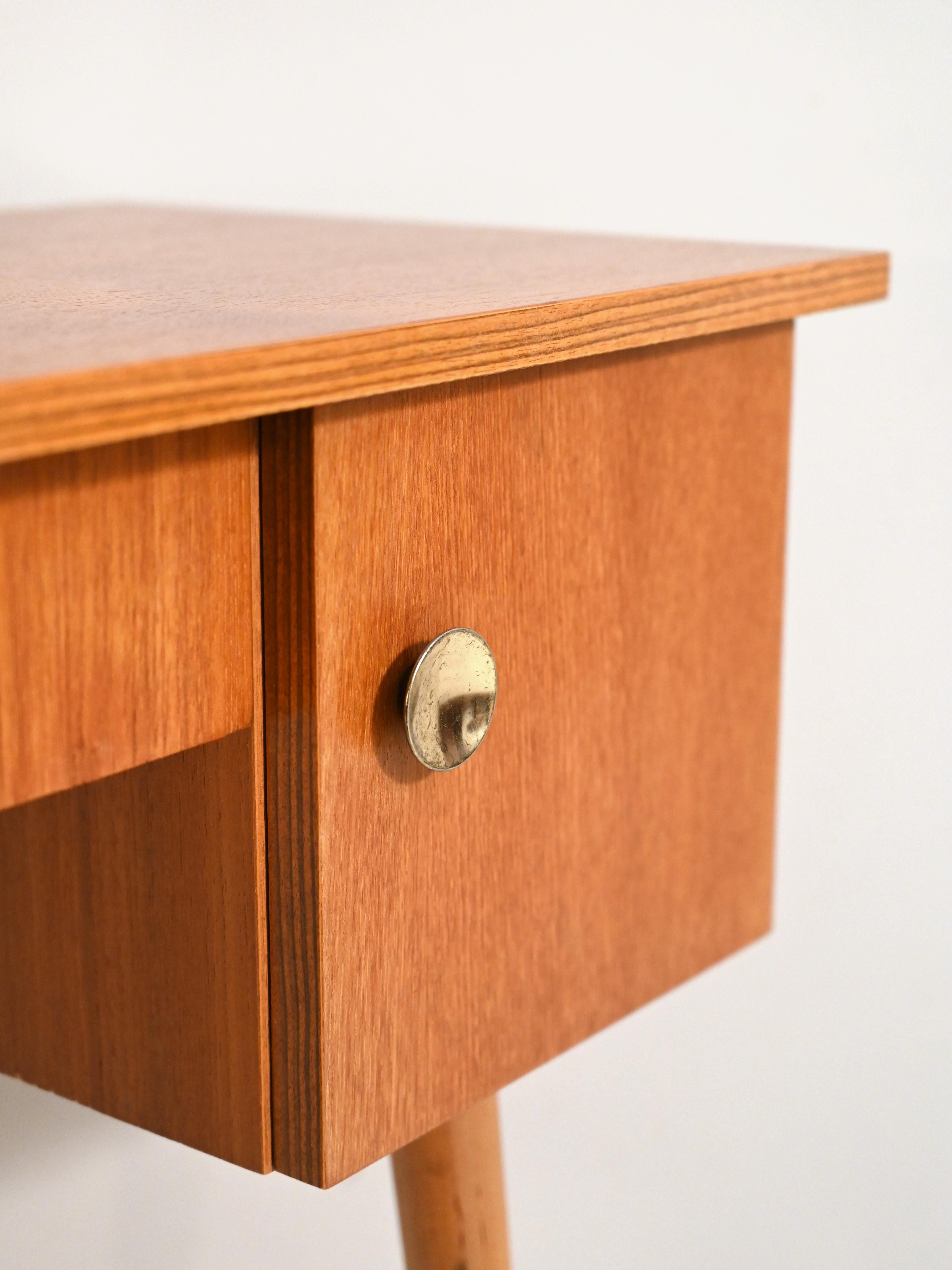 Kleiner Vintage-Schreibtisch aus Teakholz (Mitte des 20. Jahrhunderts)